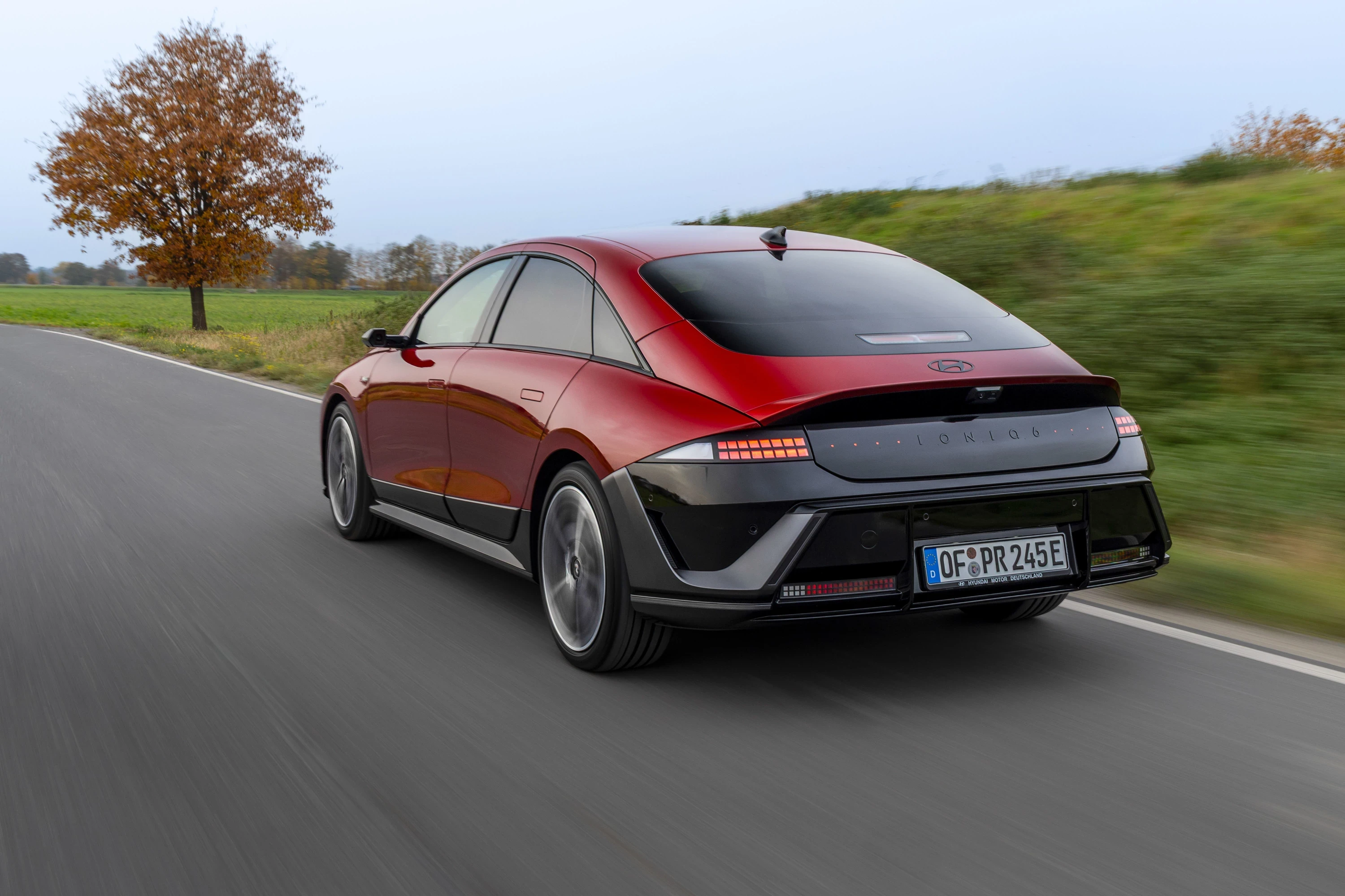 Hyundai Ioniq 6 63 kWh RWD exterior view