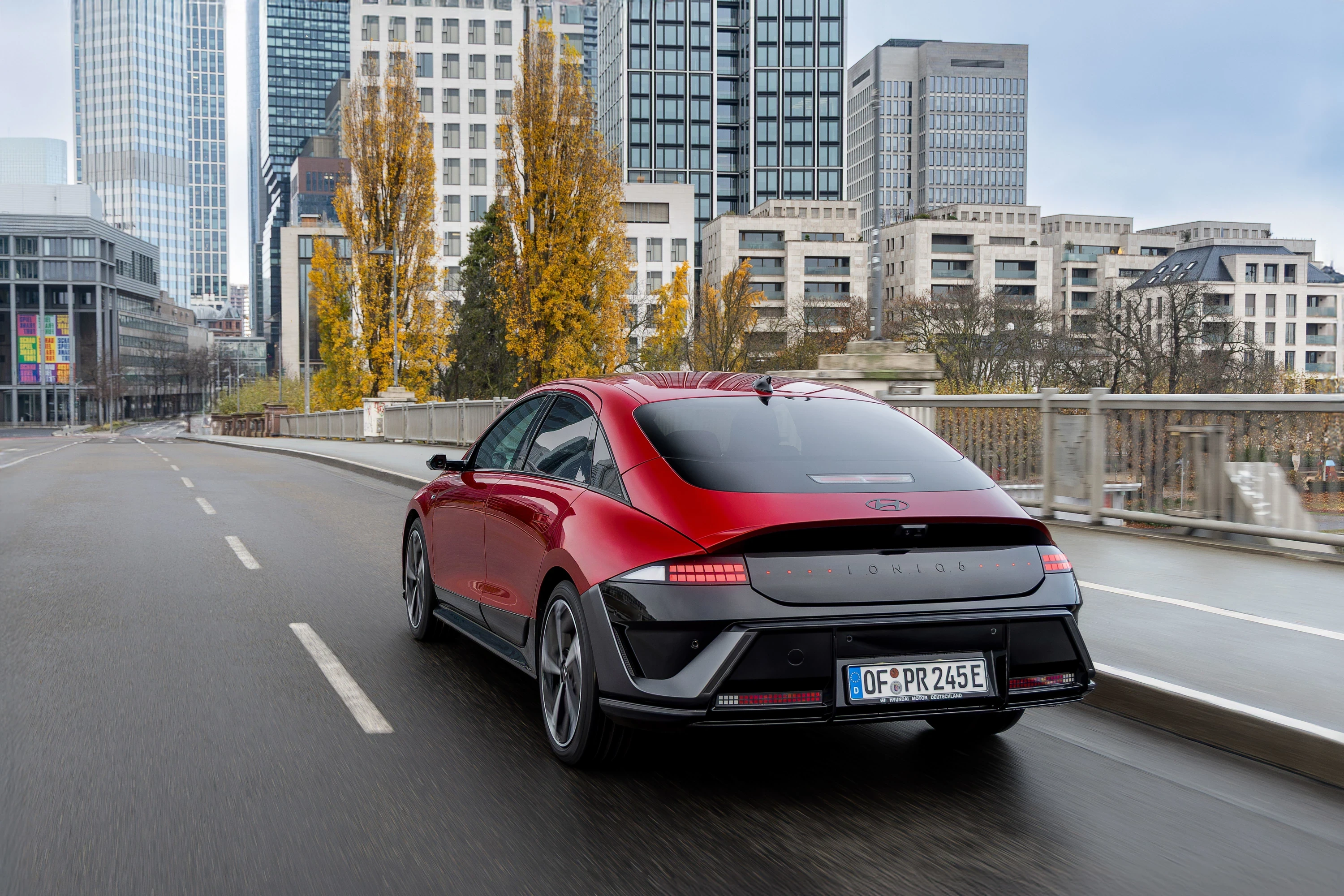 Hyundai Ioniq 6 63 kWh RWD exterior view