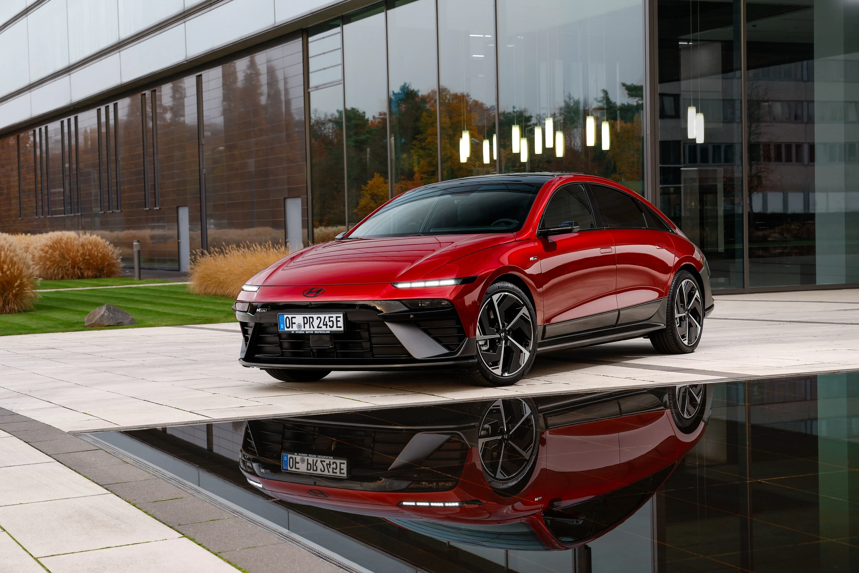 Hyundai Ioniq 6 63 kWh RWD exterior view