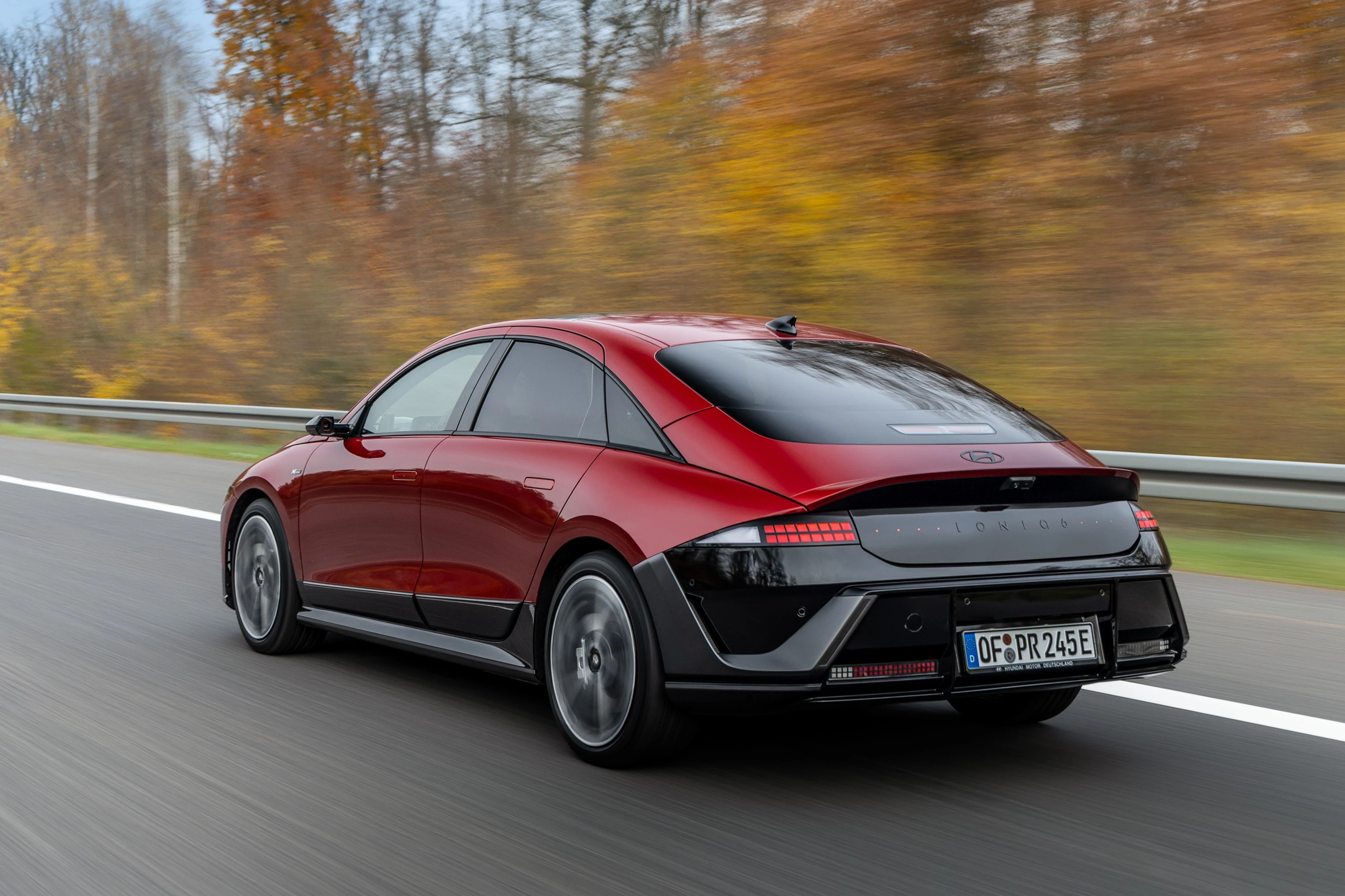 Hyundai Ioniq 6 63 kWh RWD exterior view