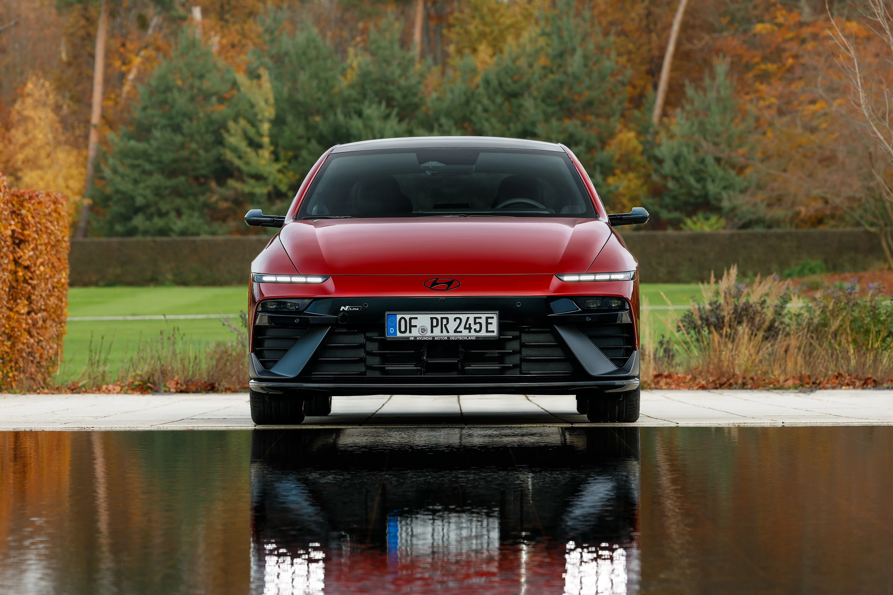 Hyundai Ioniq 6 84 kWh AWD exterior view