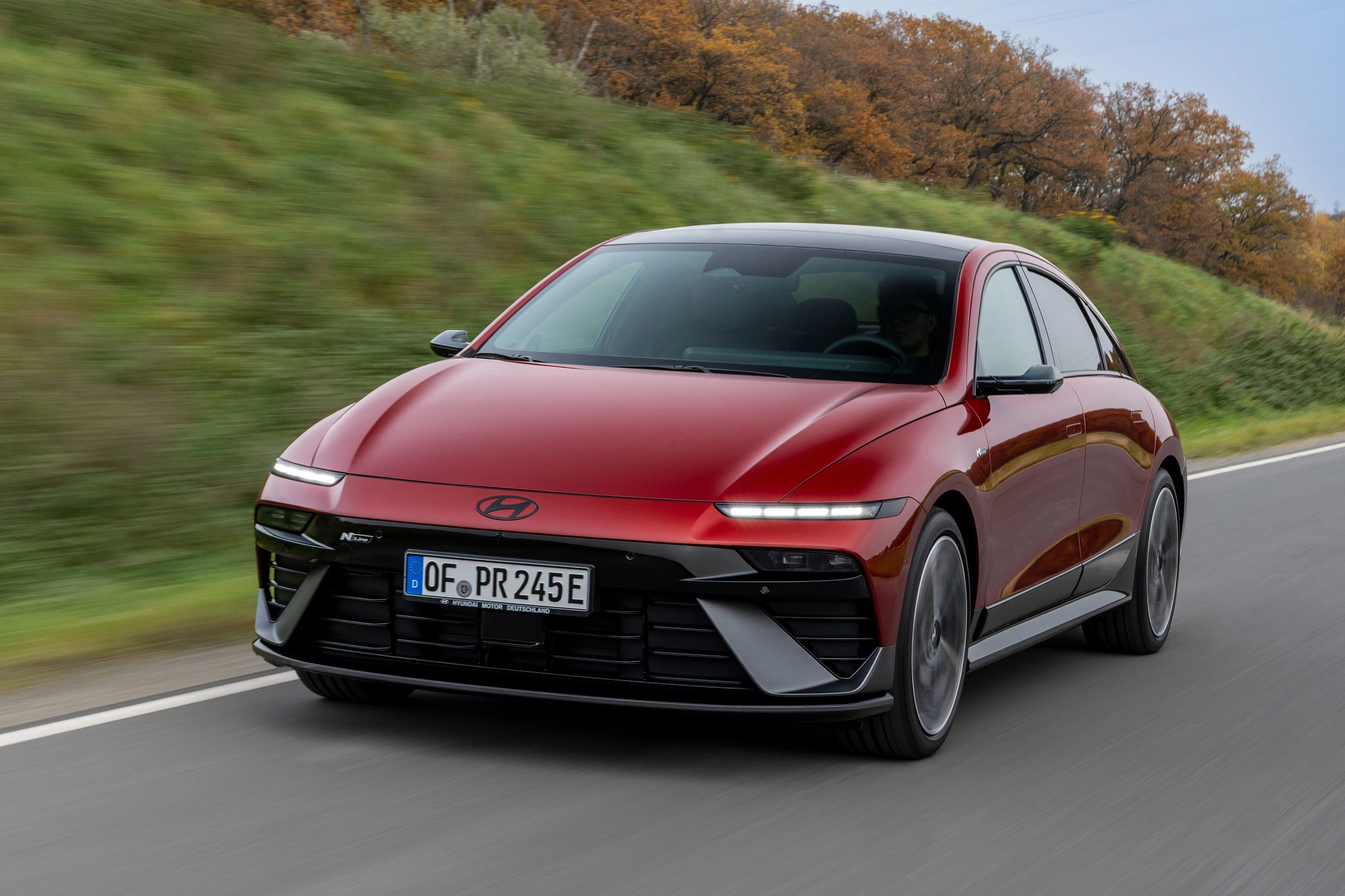 Hyundai Ioniq 6 84 kWh RWD exterior view