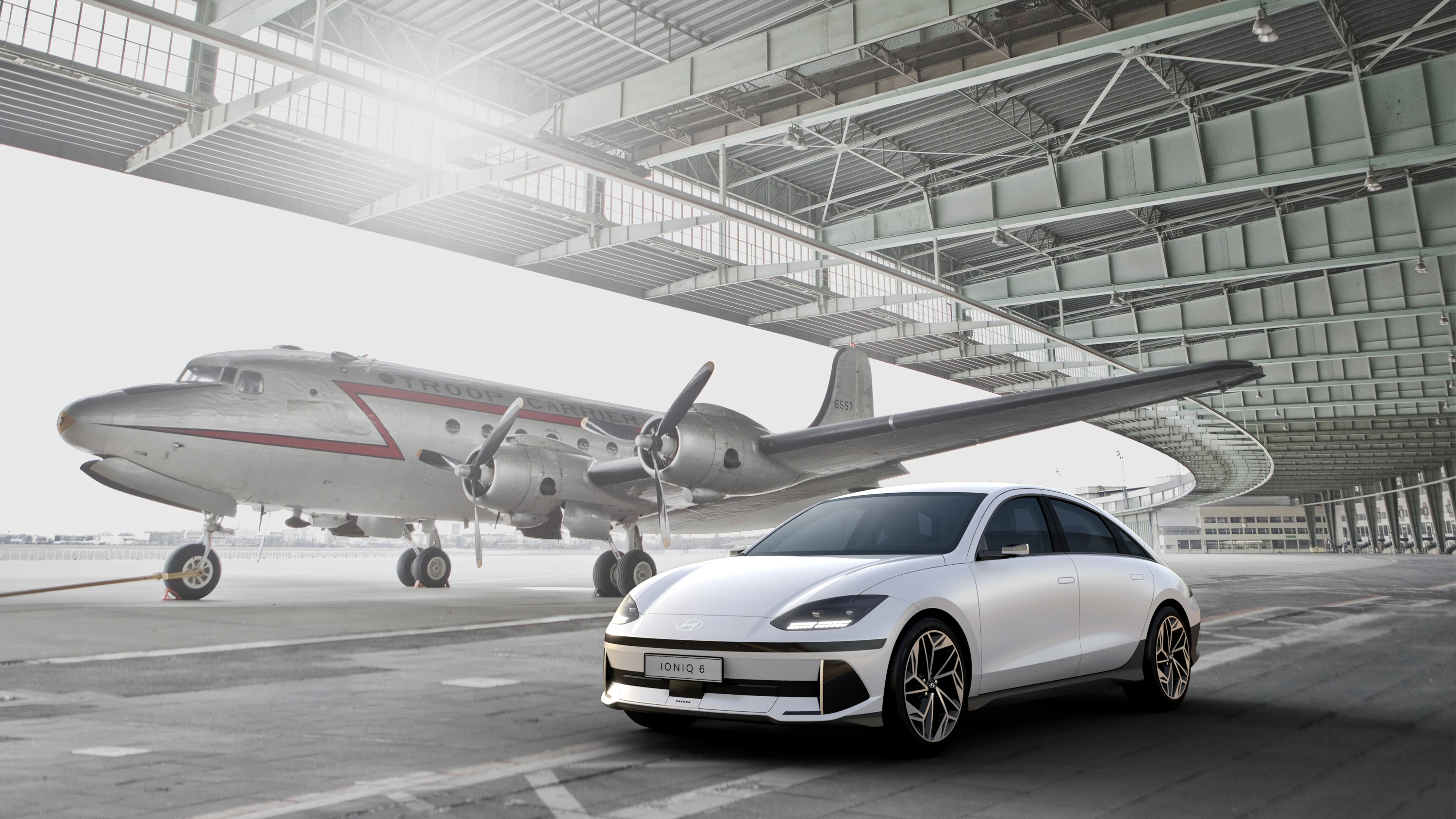 Hyundai Ioniq 6 Standard Range RWD exterior view