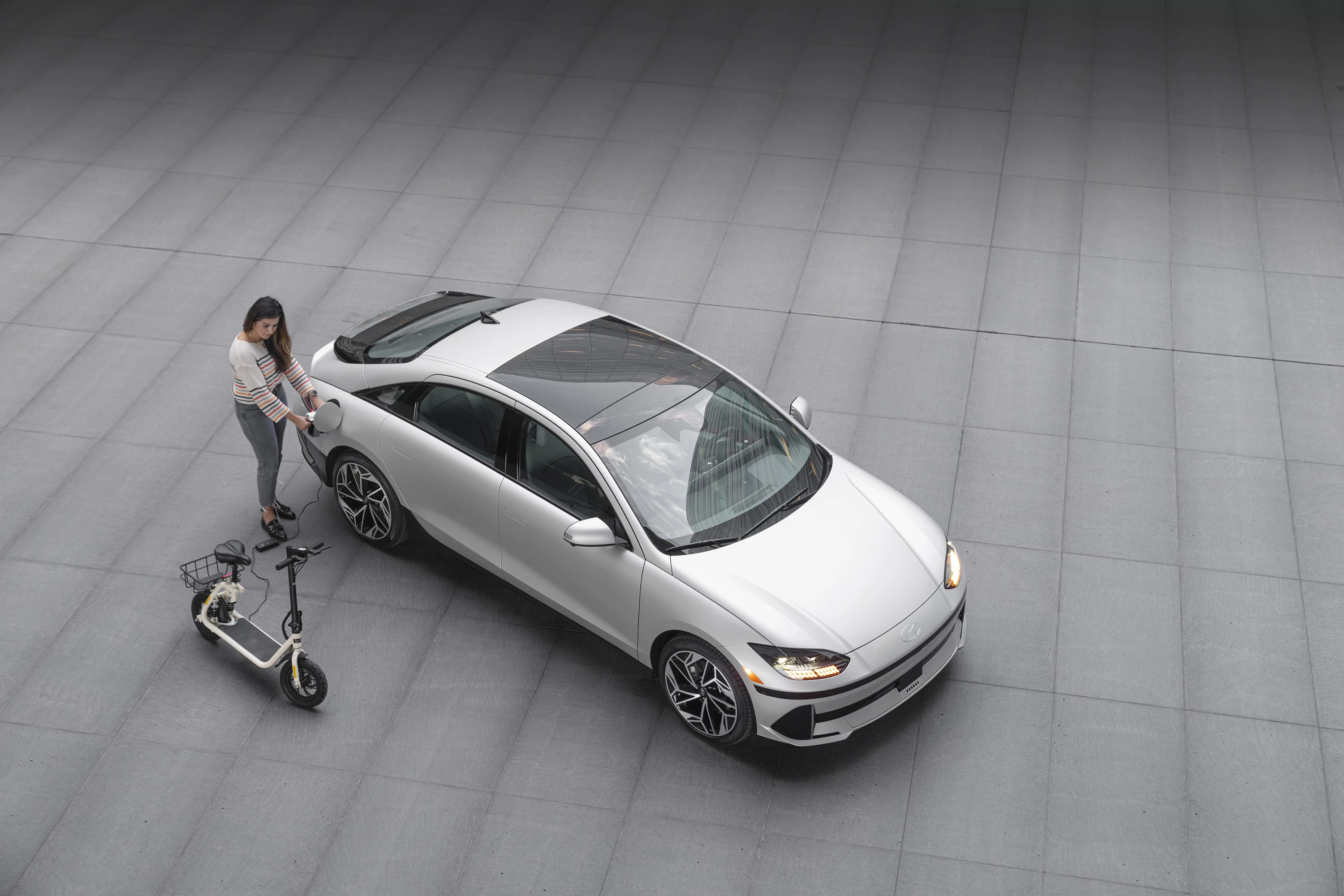 Hyundai Ioniq 6 Standard Range RWD v2l view