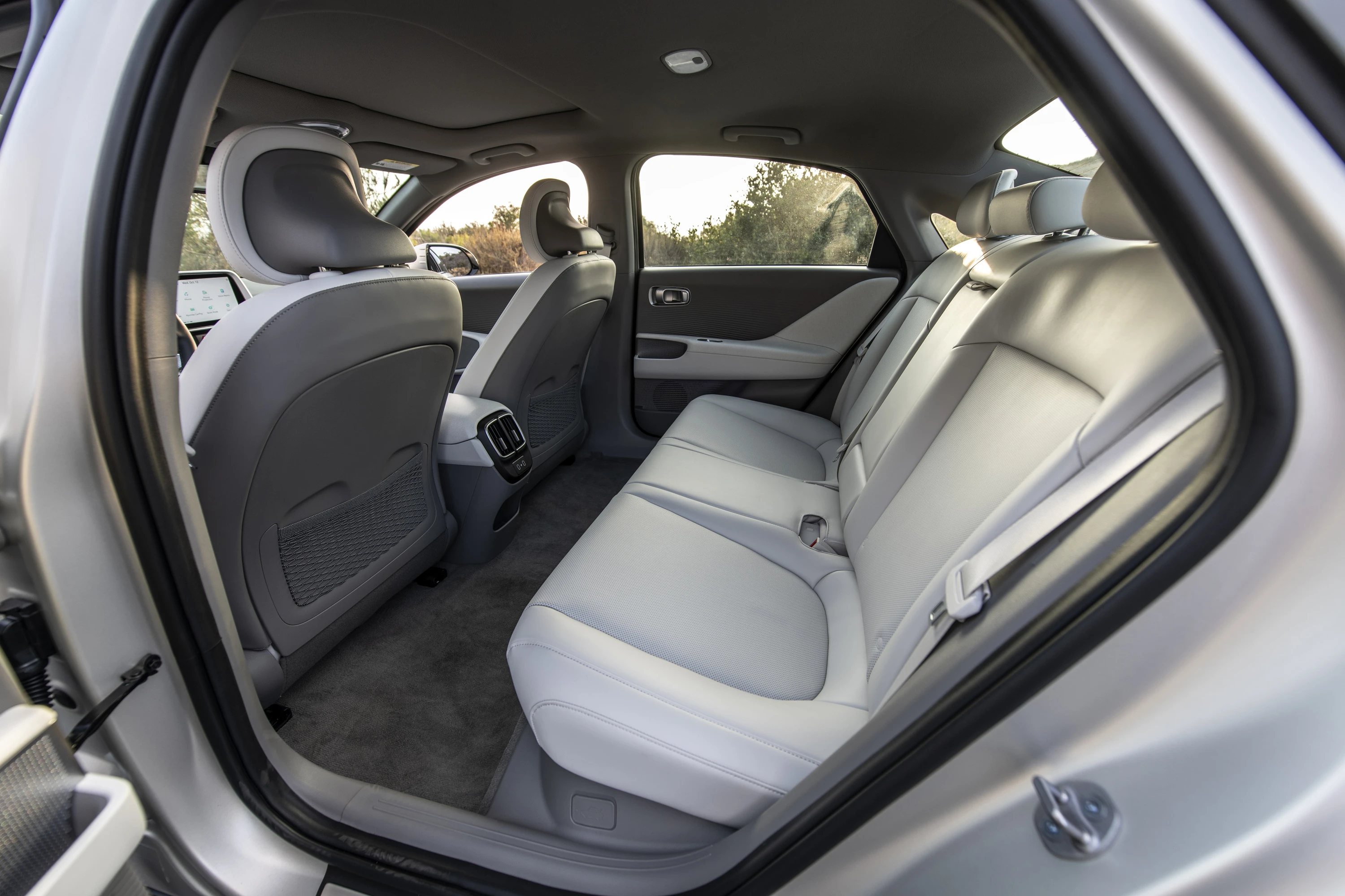 Hyundai Ioniq 6 Standard Range RWD secondrowseats view
