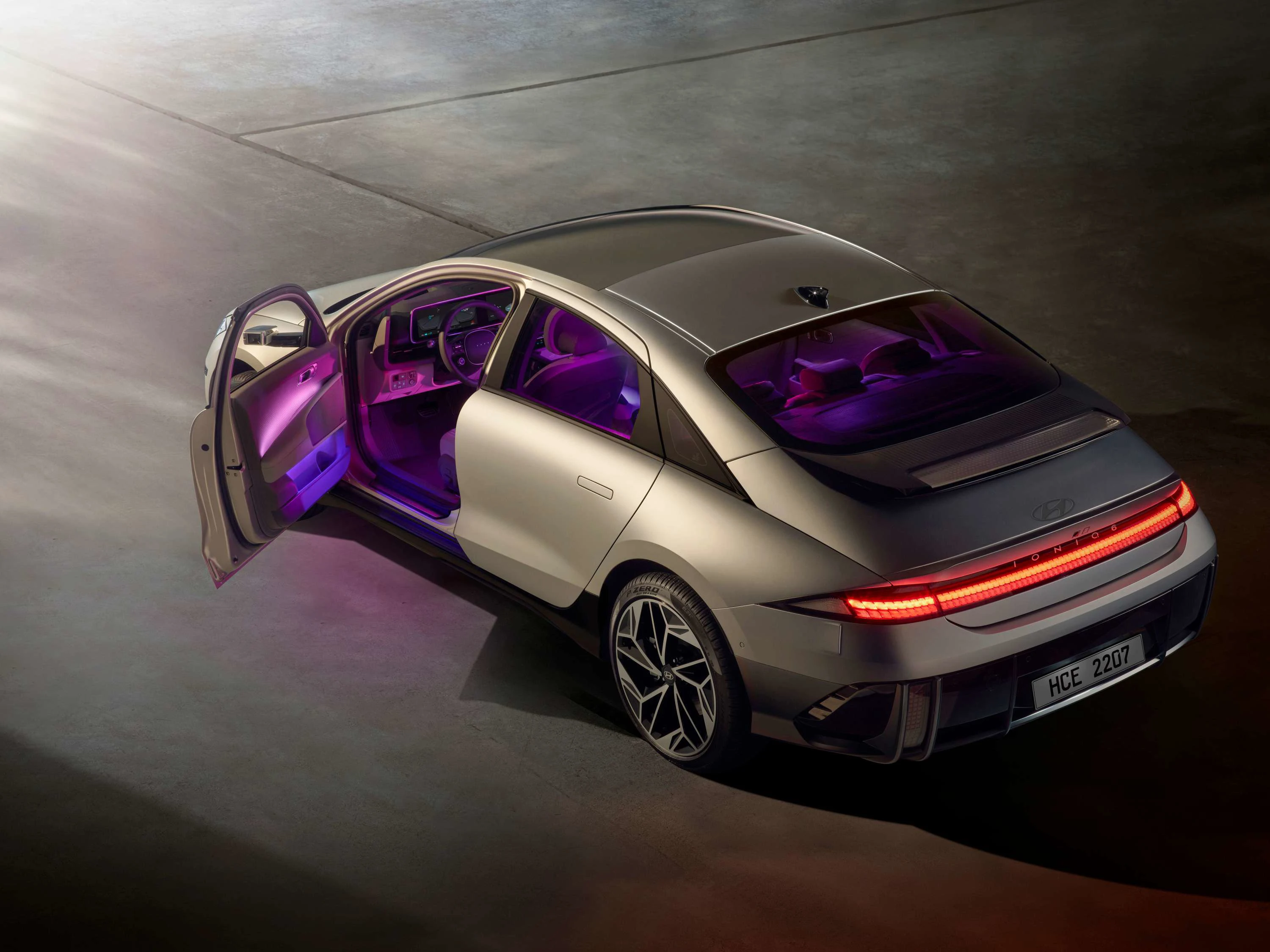 Hyundai Ioniq 6 Standard Range RWD exterior view