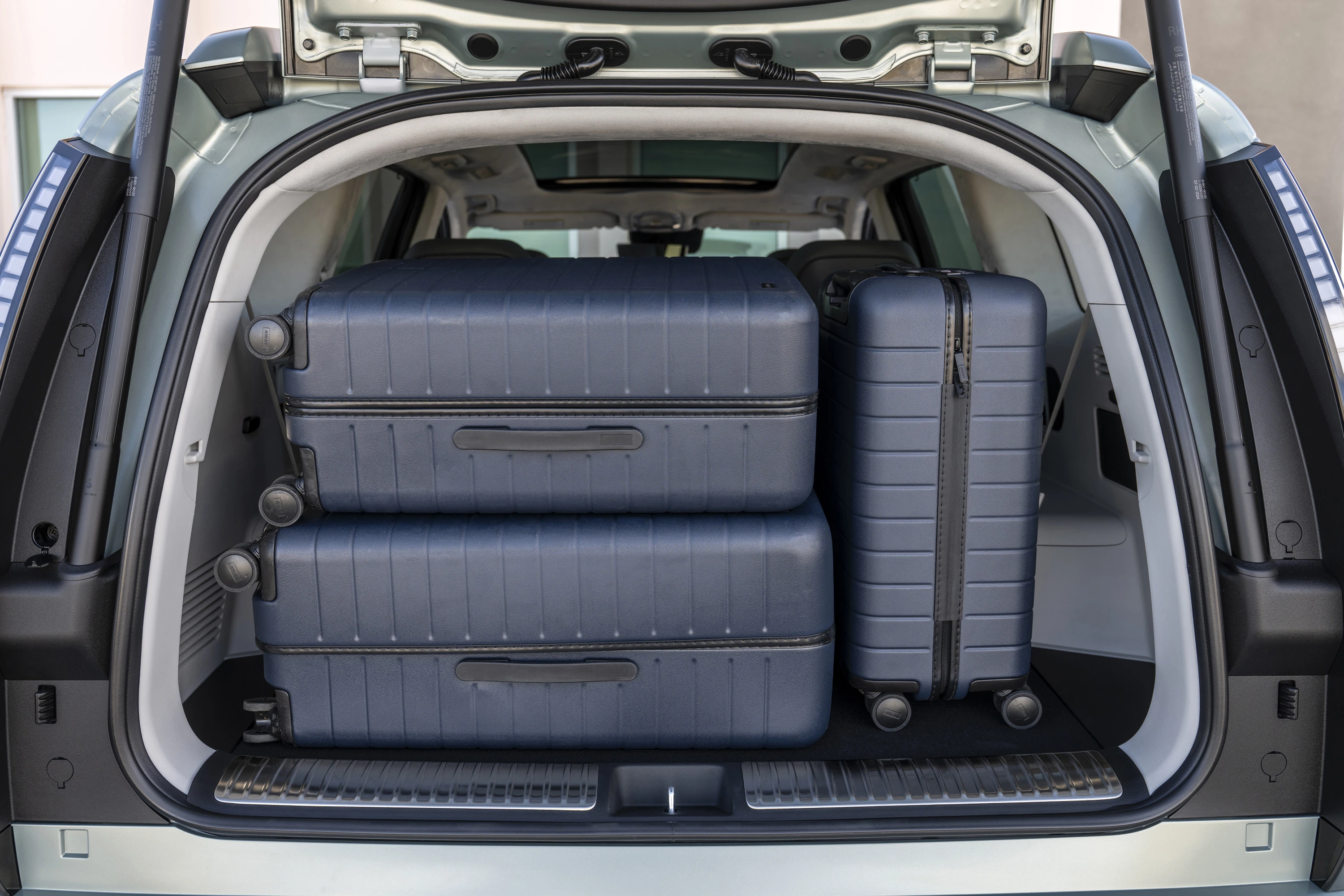 Hyundai IONIQ 9 AWD Long Range trunk view