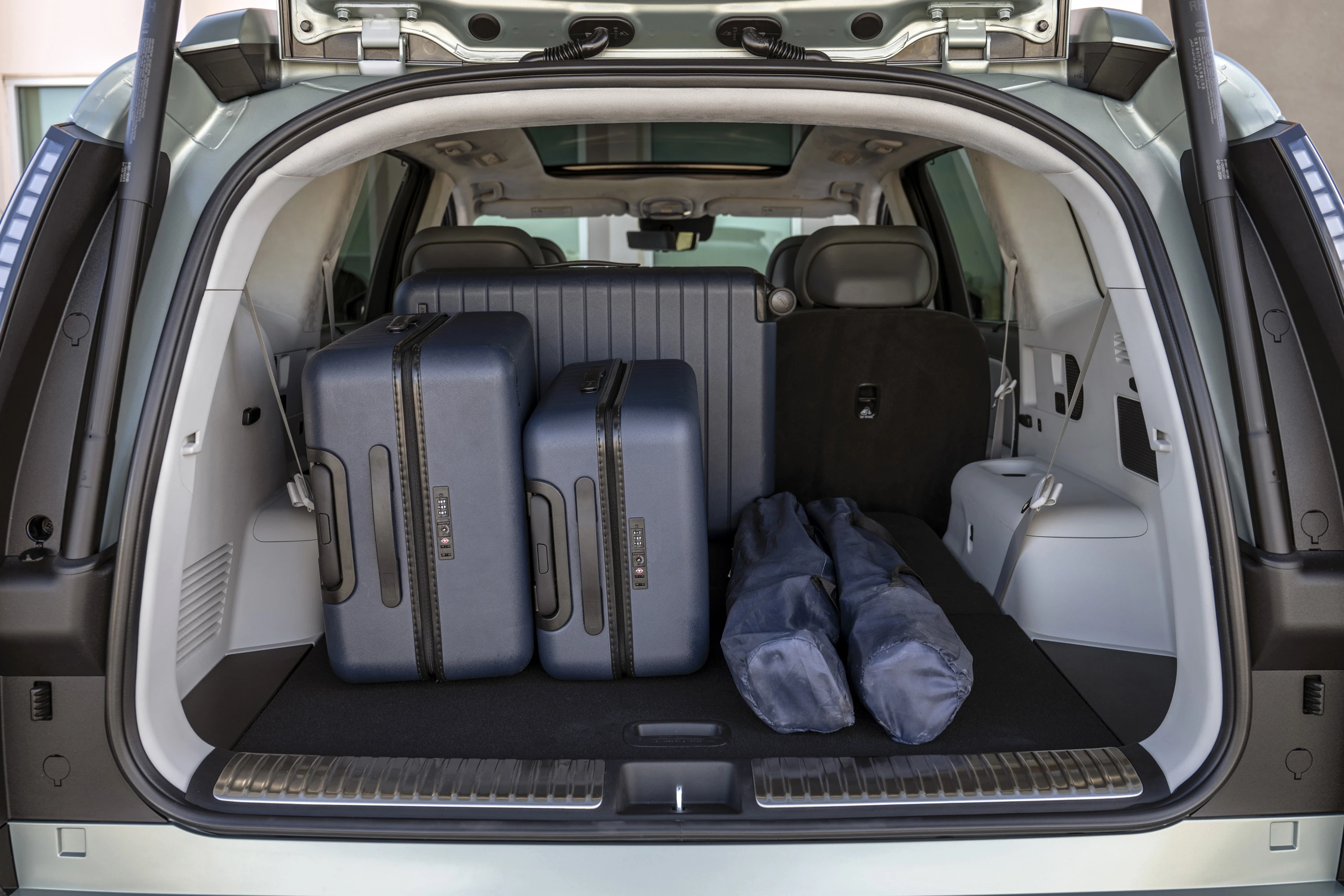 Hyundai IONIQ 9 AWD Long Range trunk view