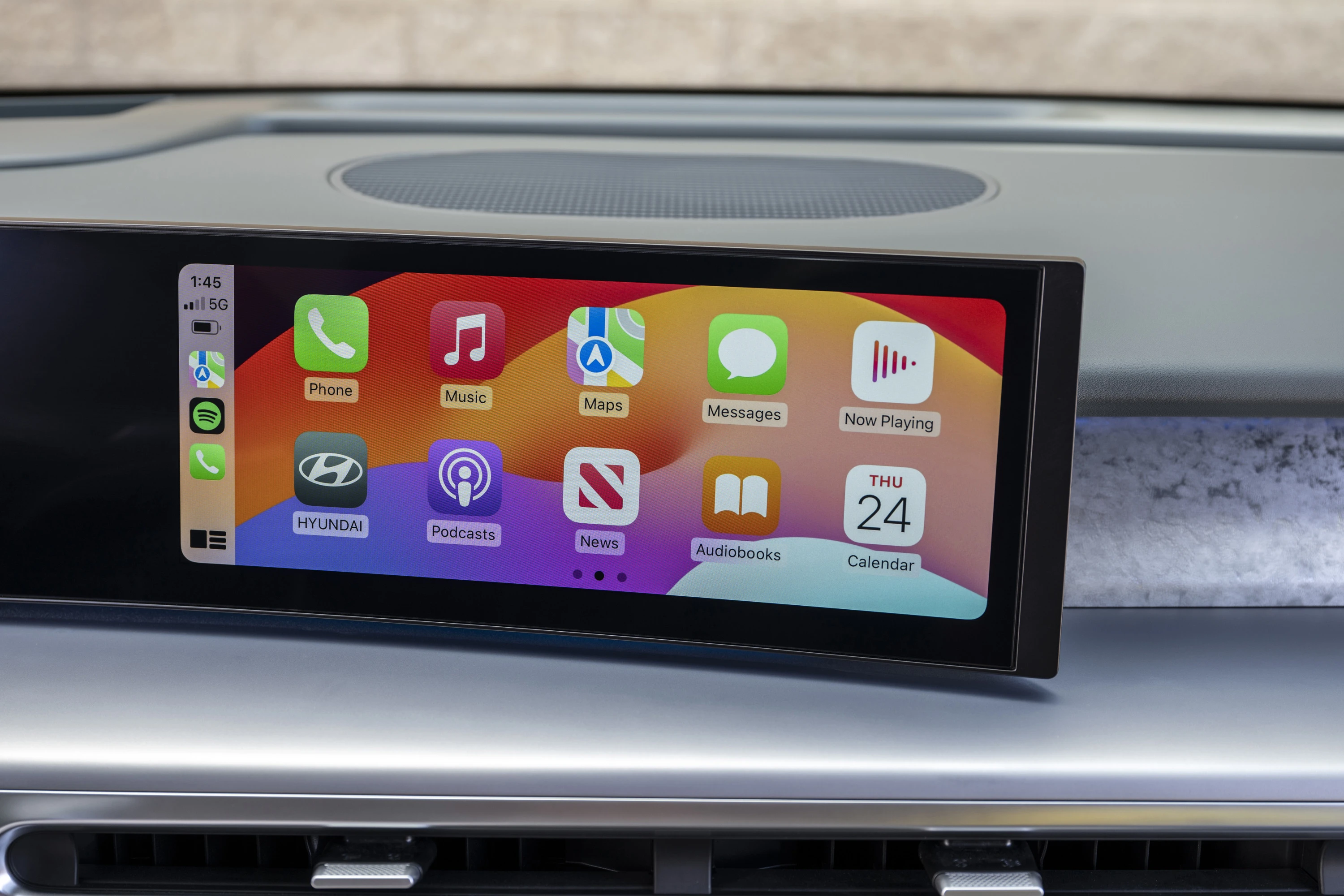 Hyundai IONIQ 9 AWD Long Range screens view