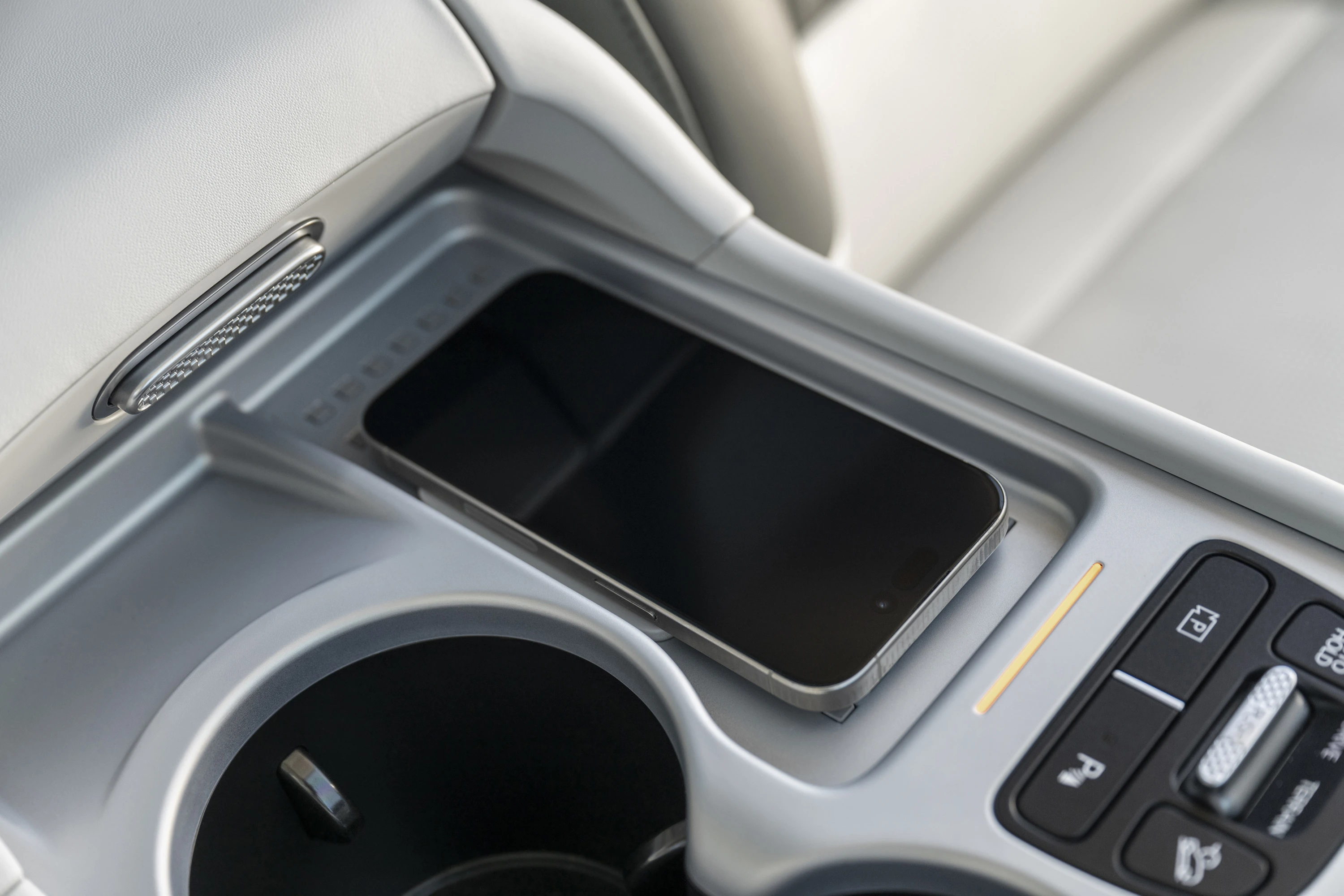 Hyundai IONIQ 9 AWD Long Range qicharging view