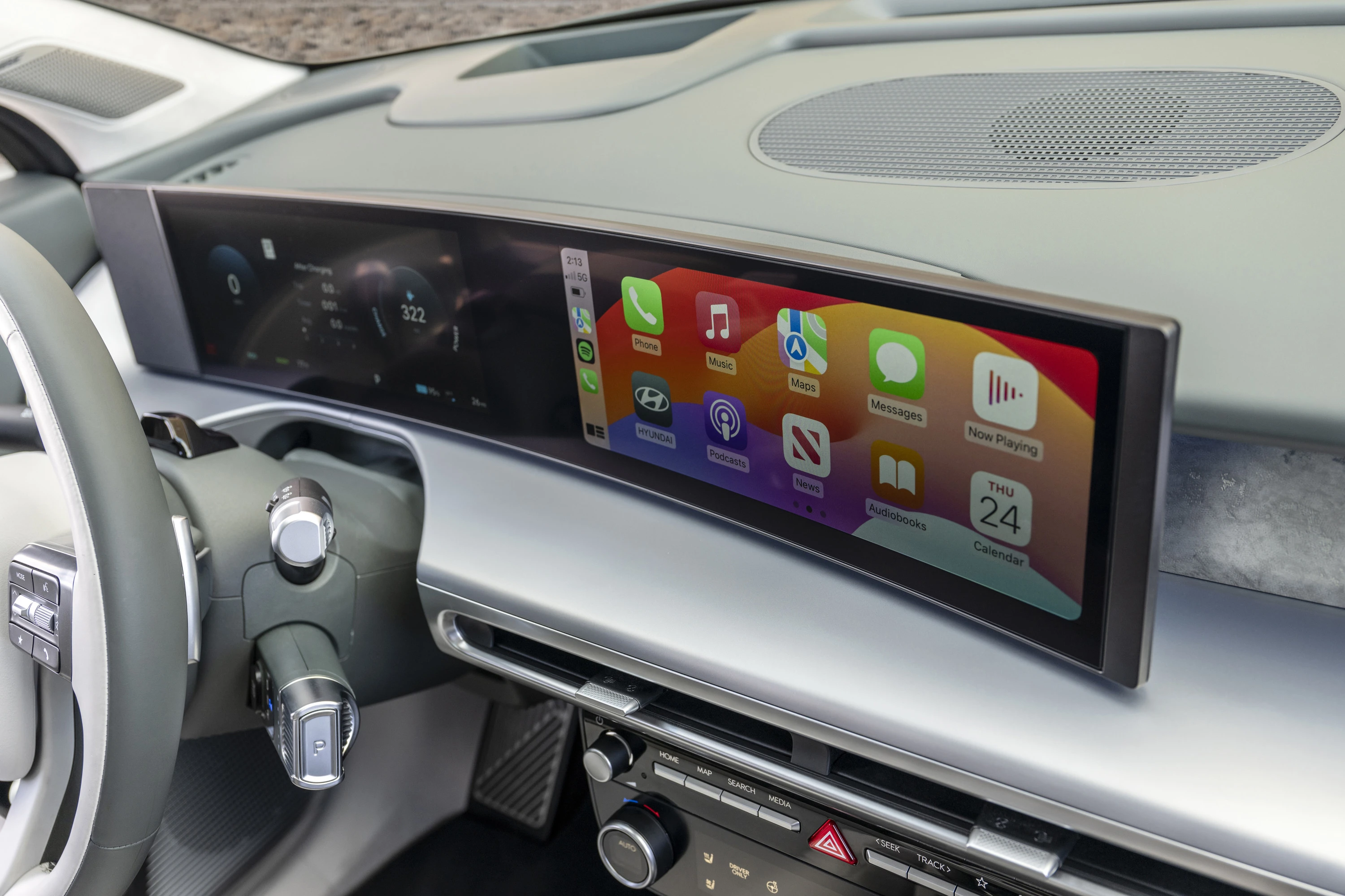 Hyundai IONIQ 9 AWD Long Range screens view