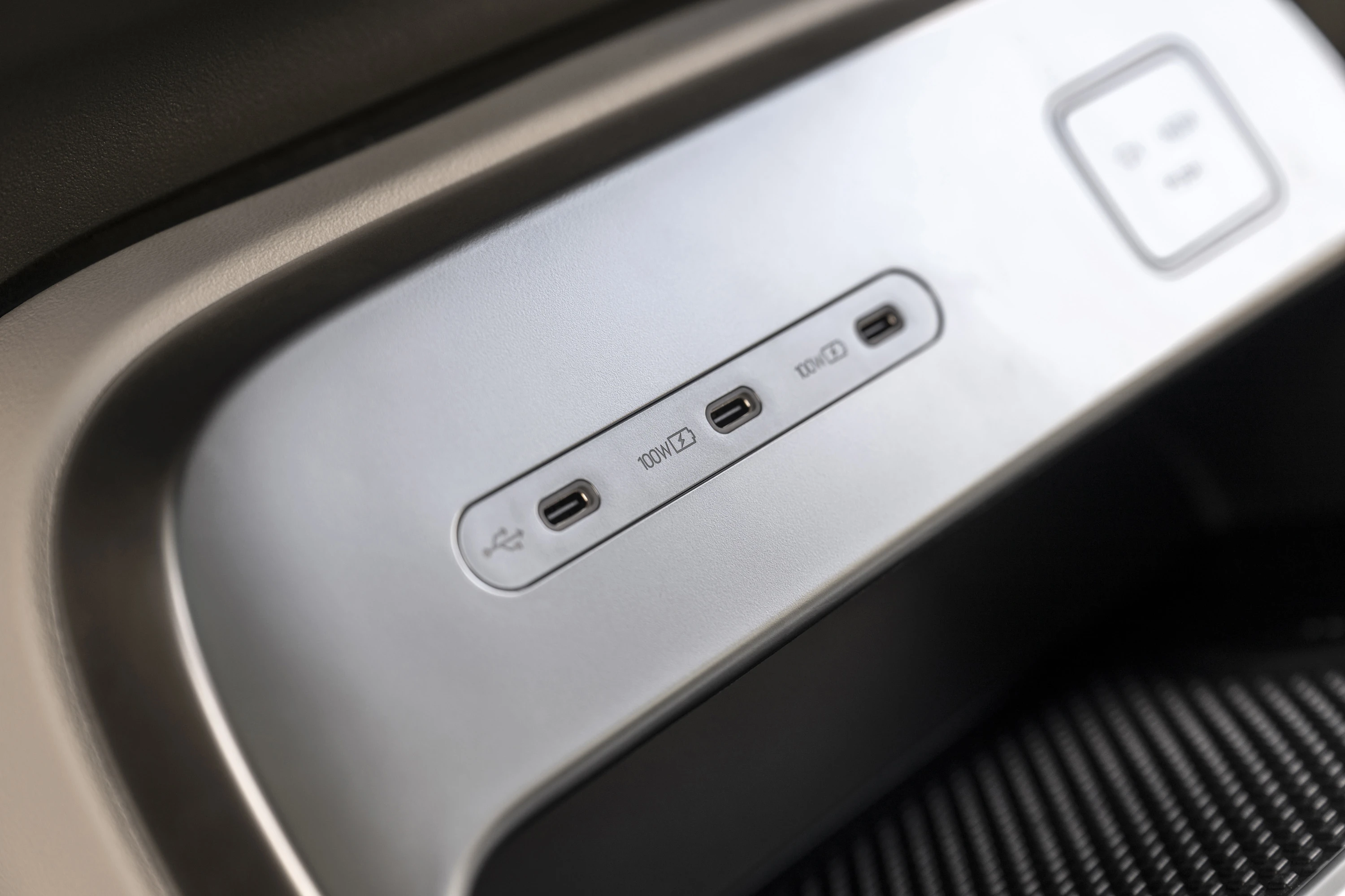 Hyundai IONIQ 9 AWD Long Range details view