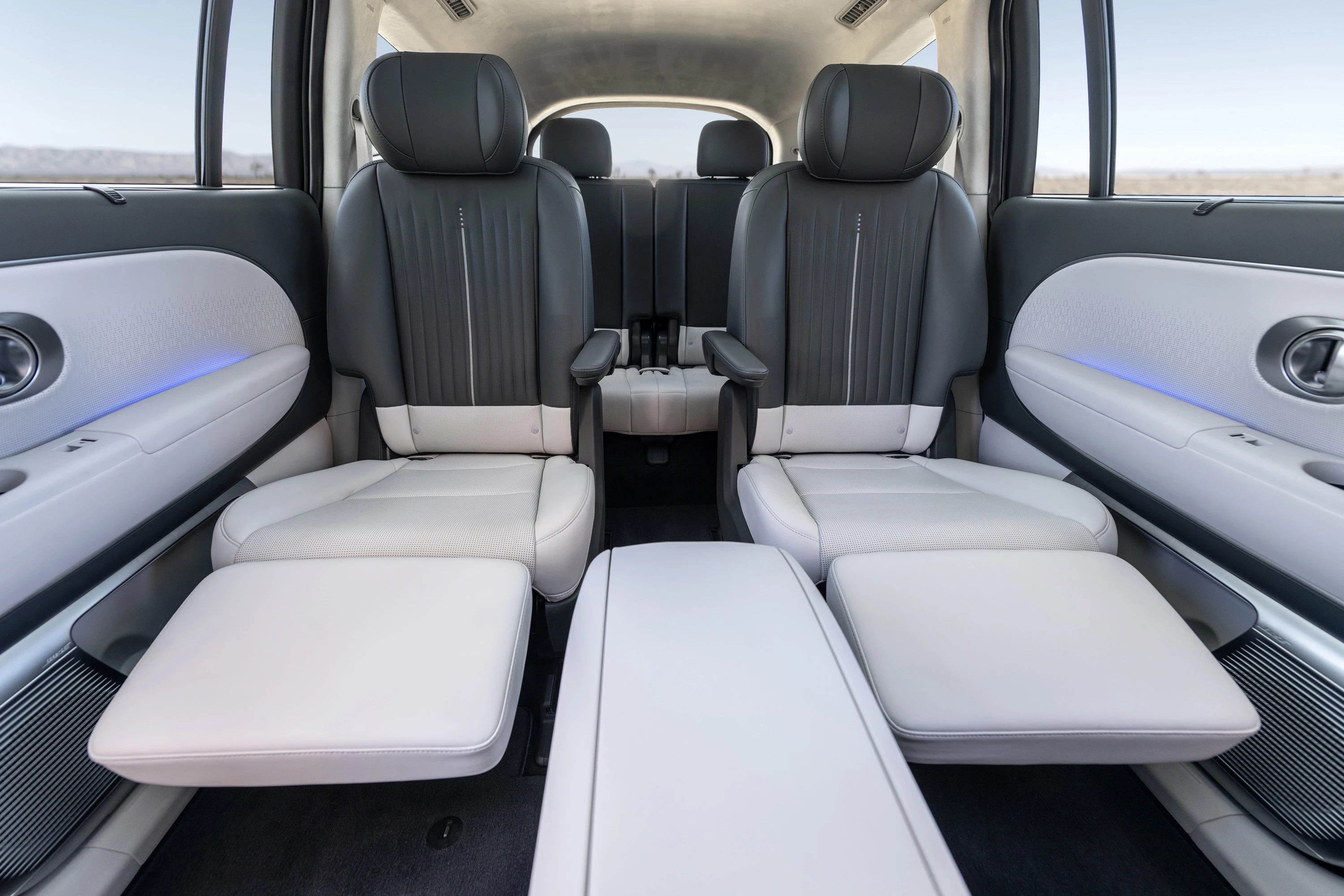 Hyundai IONIQ 9 AWD Long Range secondrowseats view