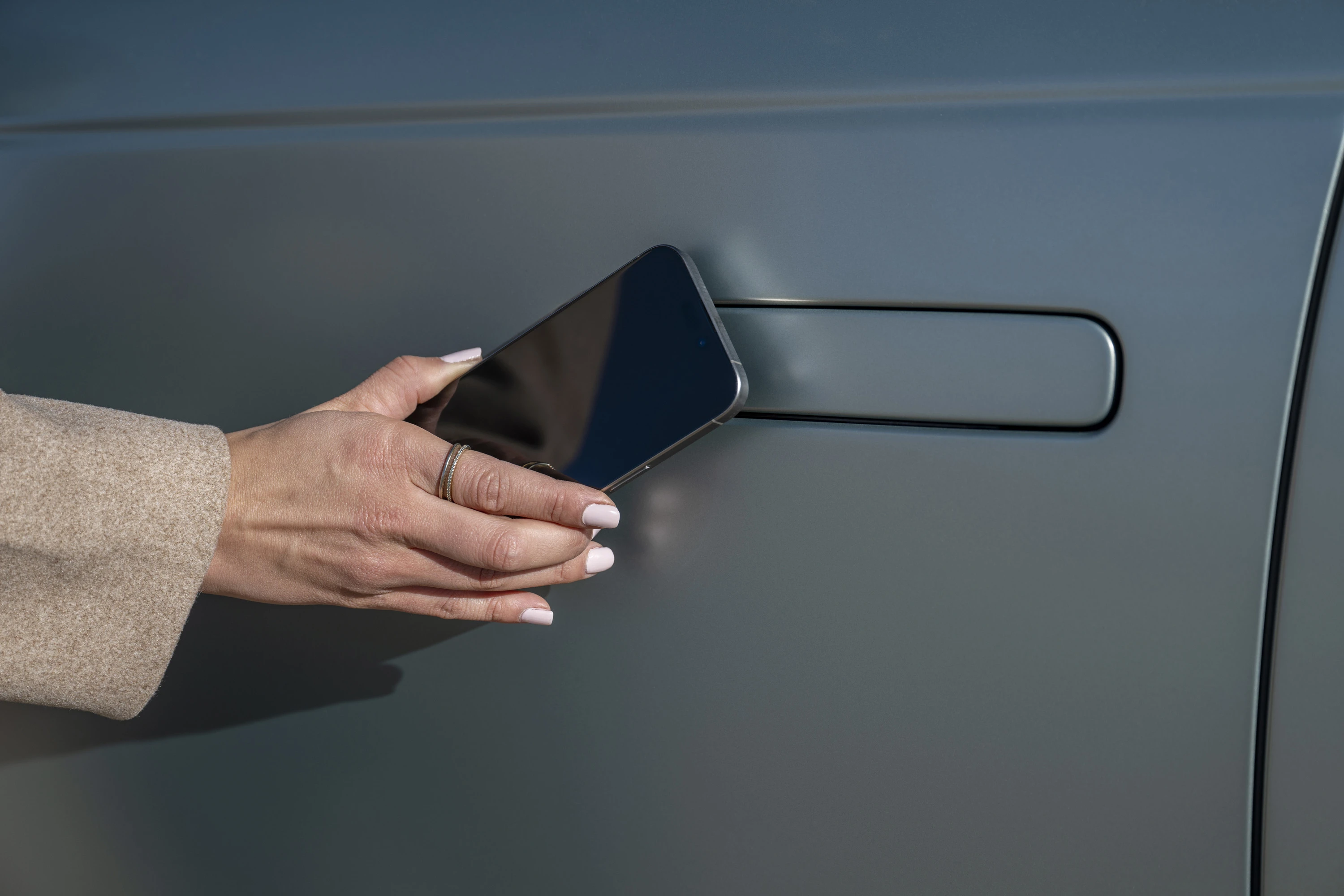 Hyundai IONIQ 9 AWD Long Range phoneaskey view