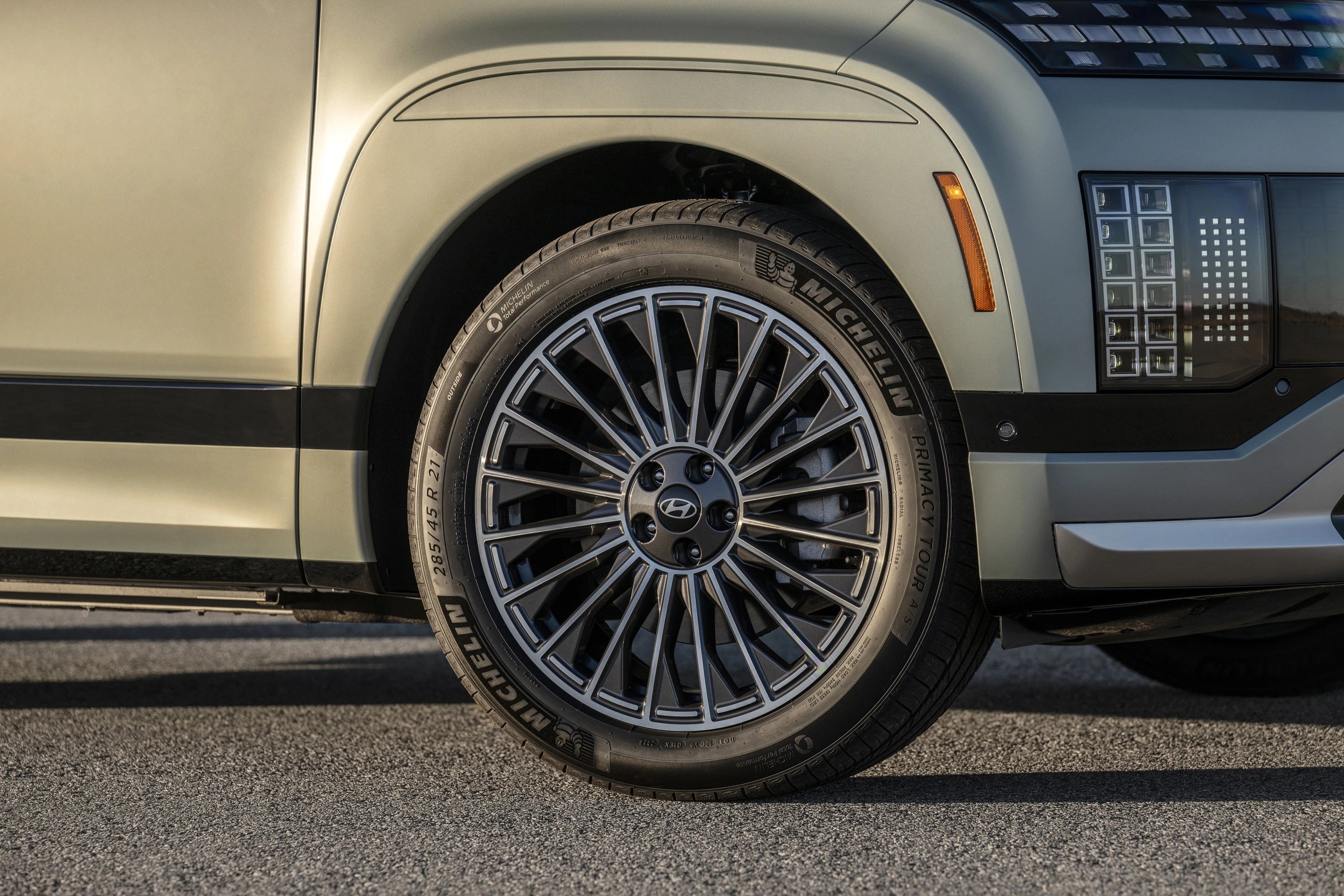 Hyundai IONIQ 9 AWD Long Range wheels view