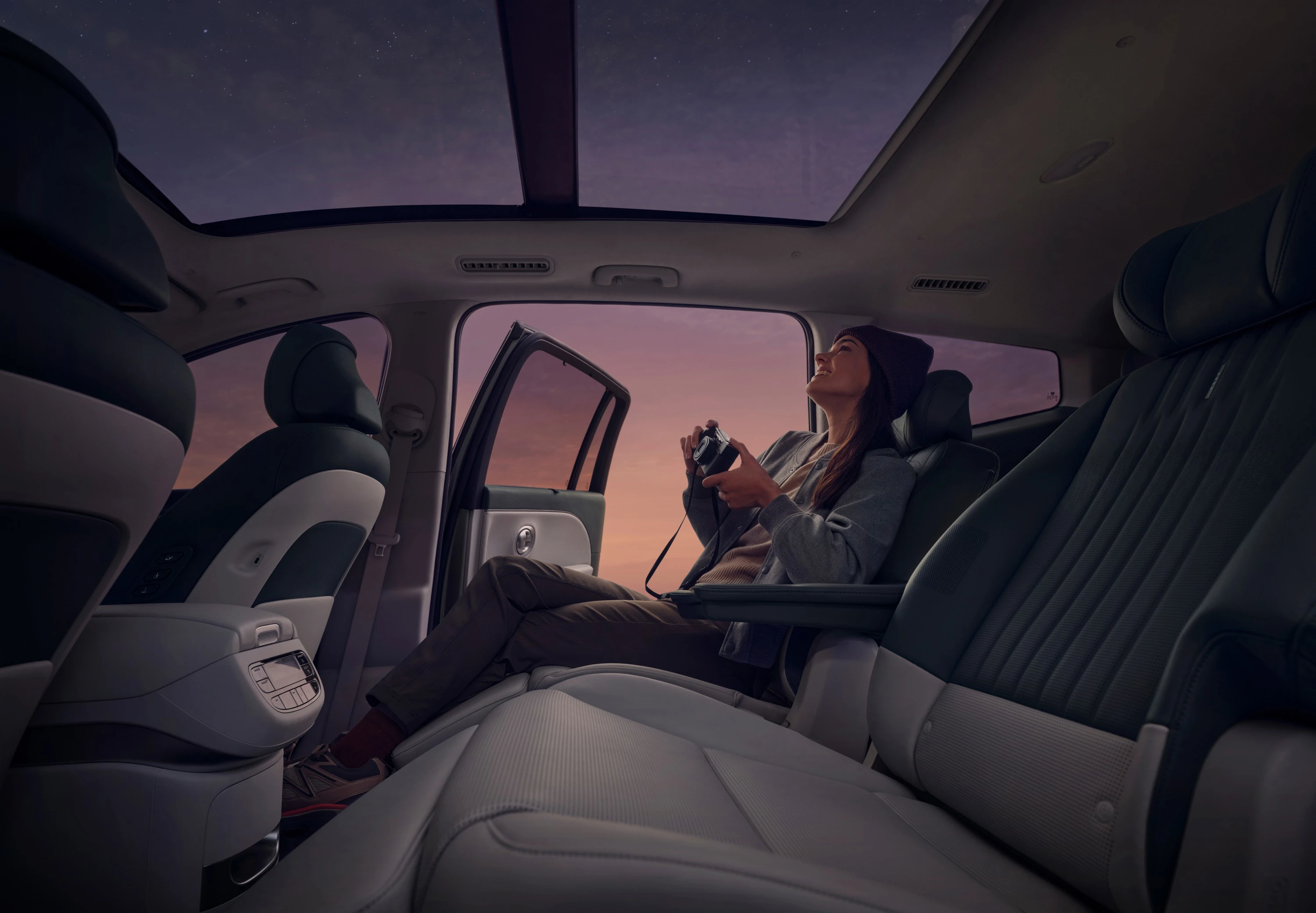 Hyundai IONIQ 9 AWD Long Range secondrowseats view