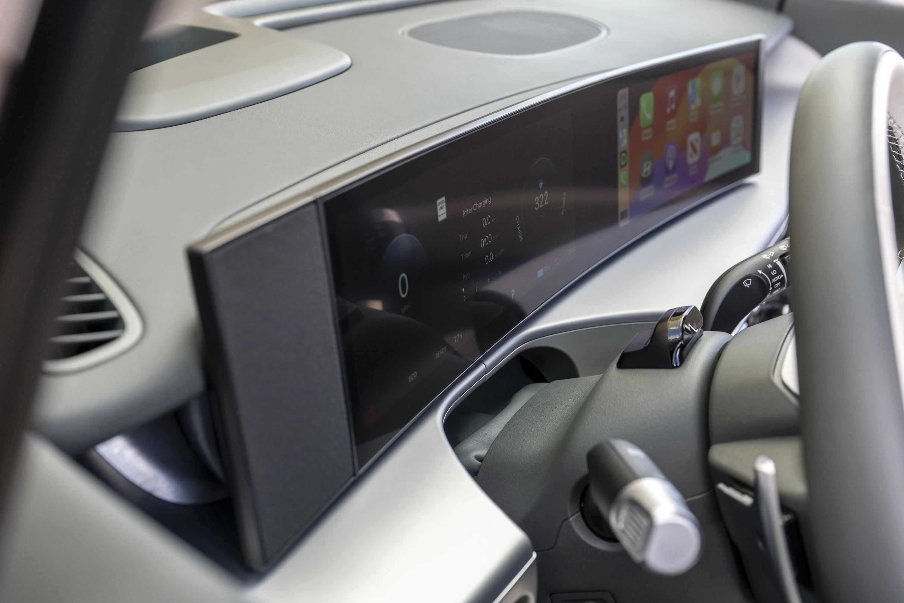 Hyundai IONIQ 9 AWD Long Range screens view