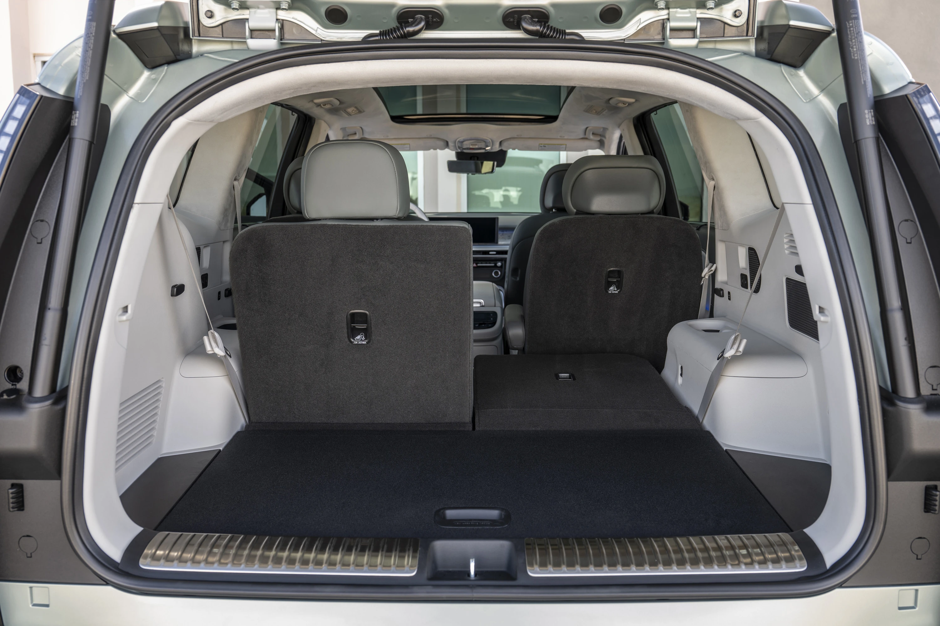 Hyundai IONIQ 9 AWD Performance trunk view