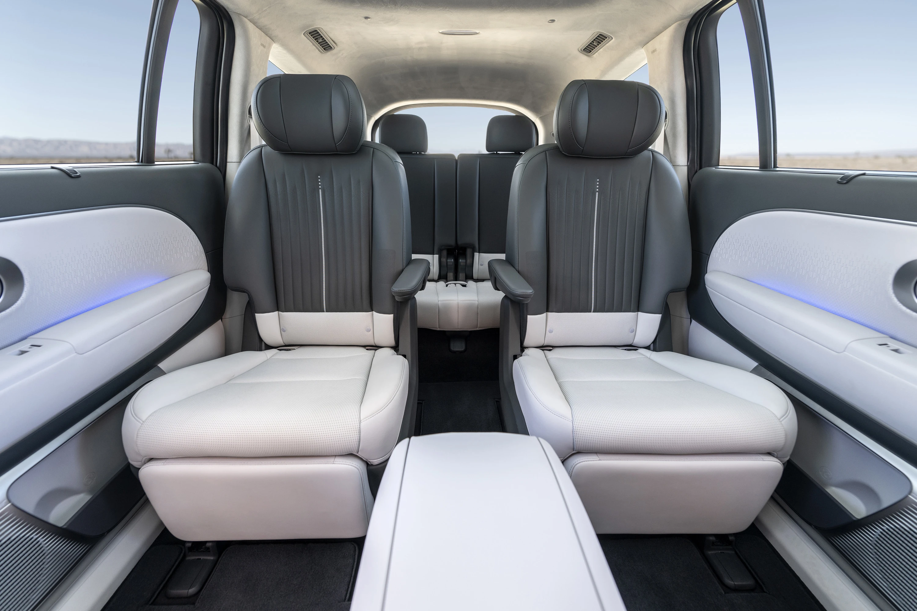 Hyundai IONIQ 9 AWD Performance secondrowseats view