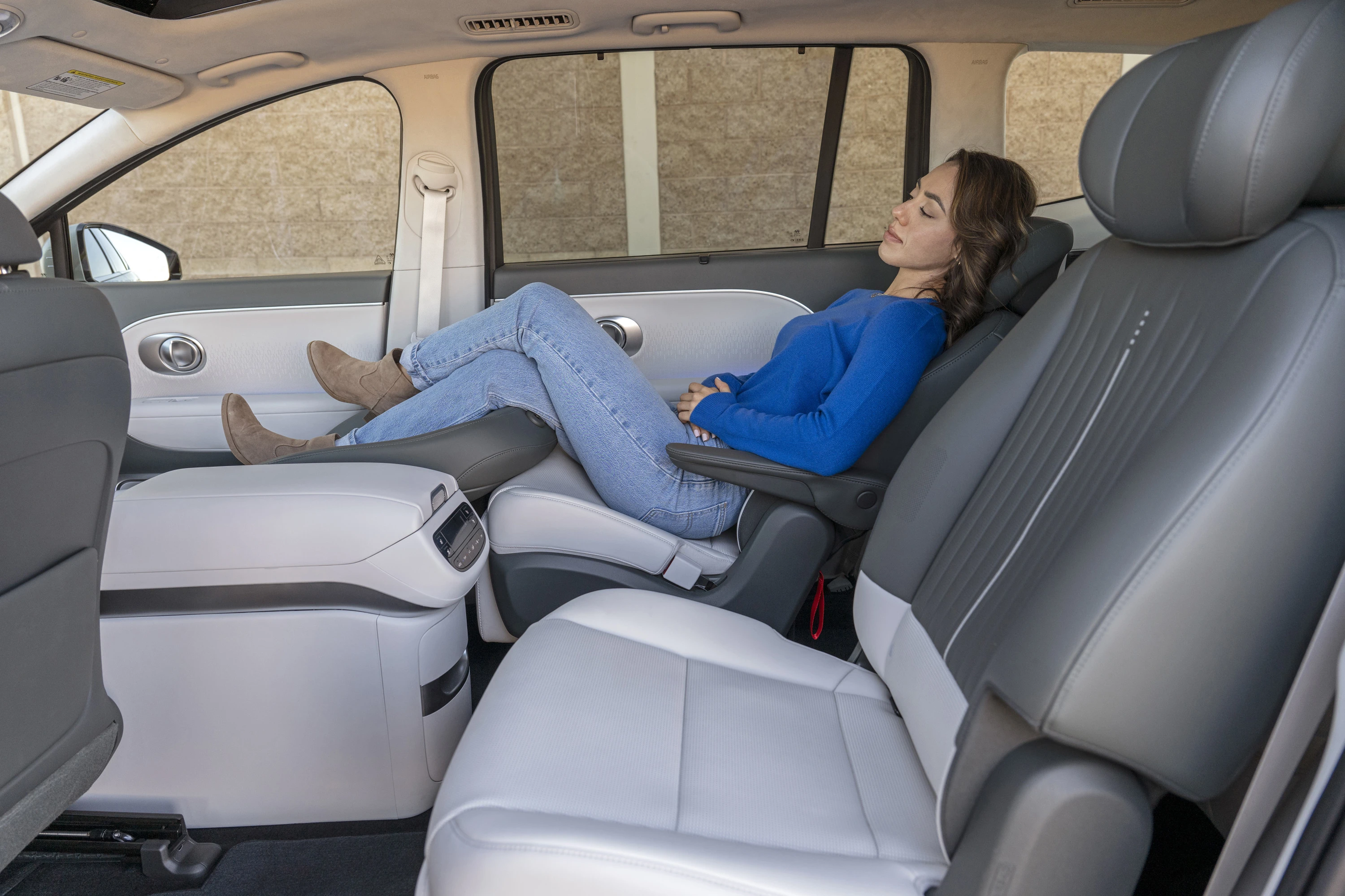 Hyundai IONIQ 9 RWD Long Range secondrowseats view