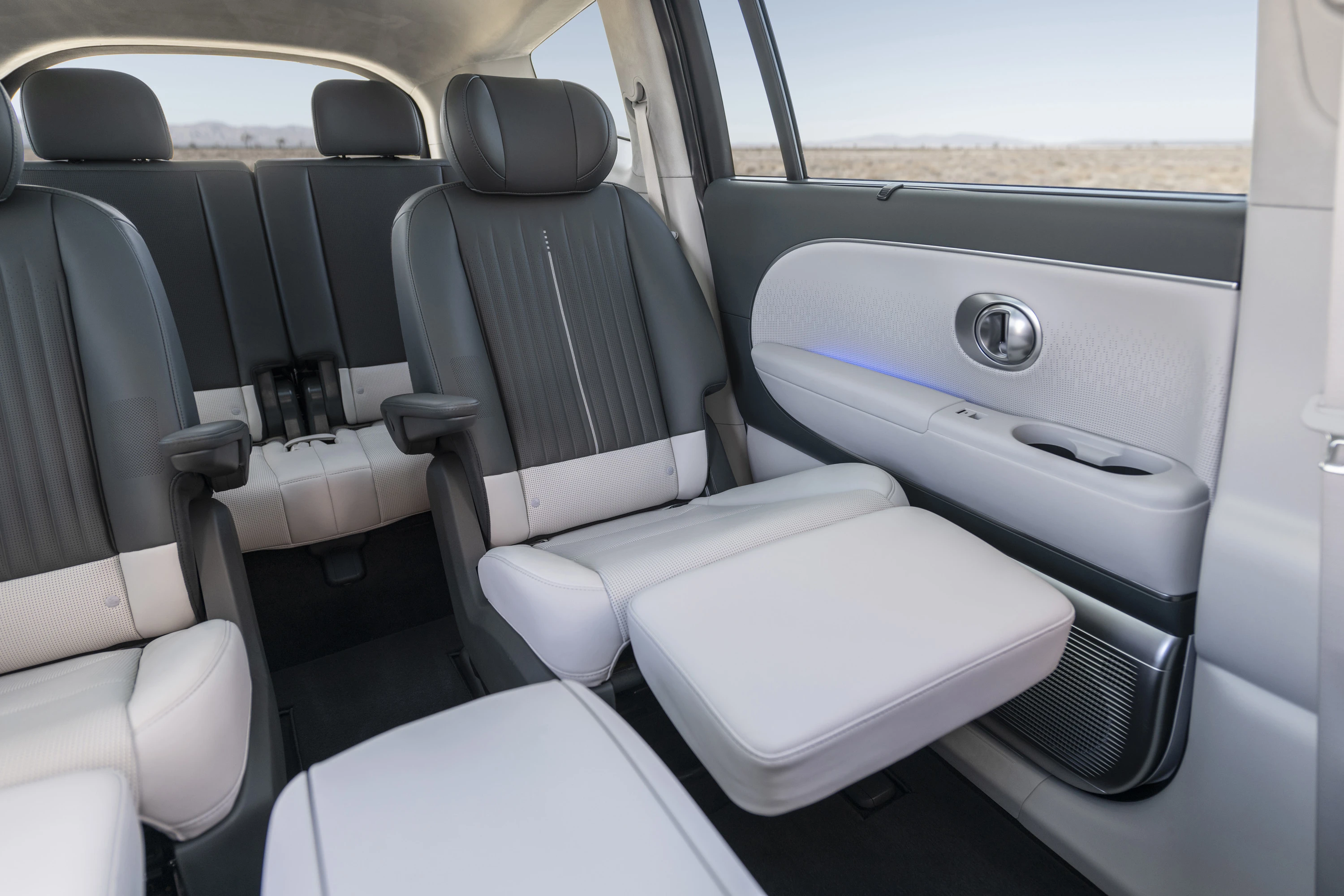 Hyundai IONIQ 9 RWD Long Range secondrowseats view