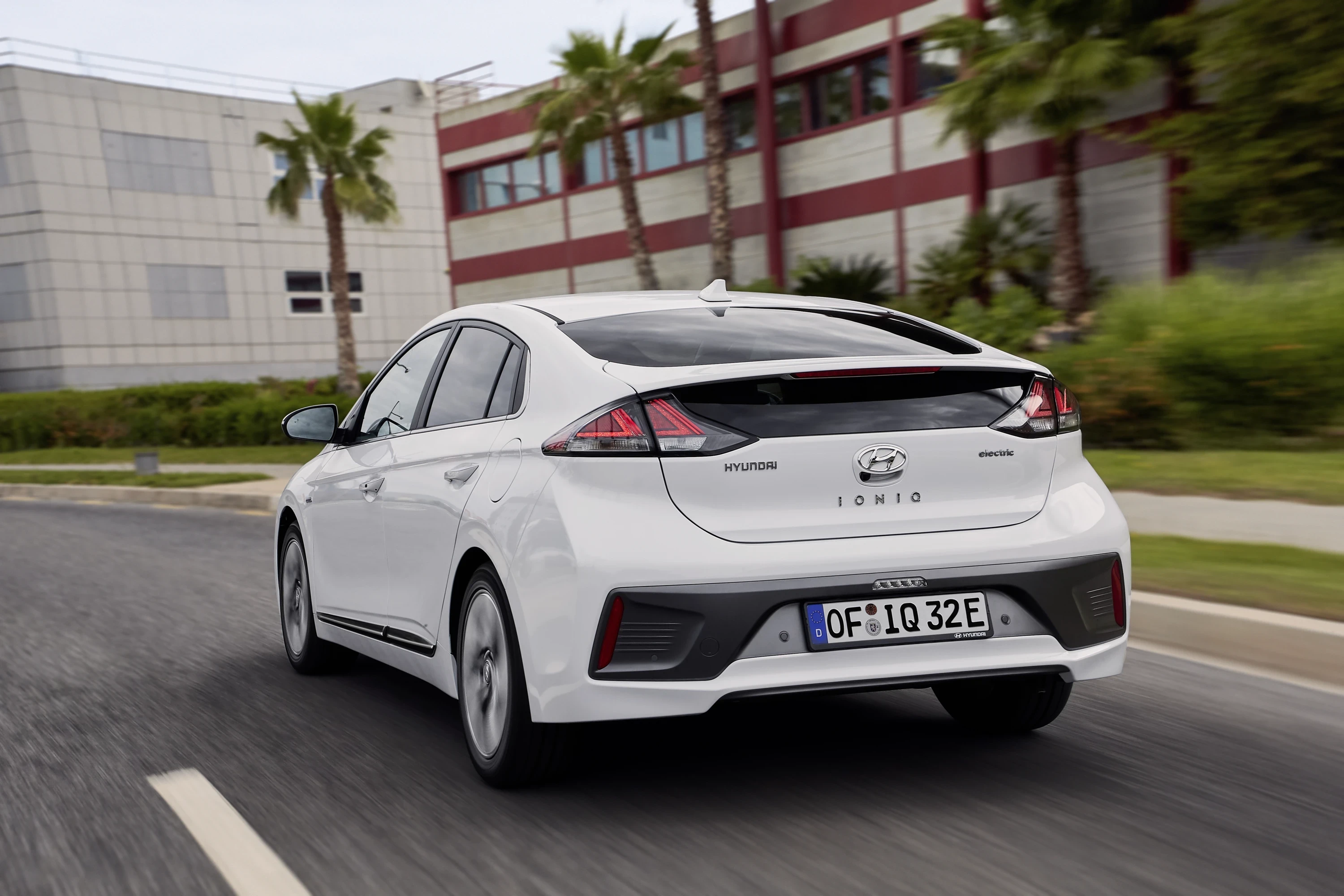 Hyundai IONIQ Electric 28 kWh exterior view