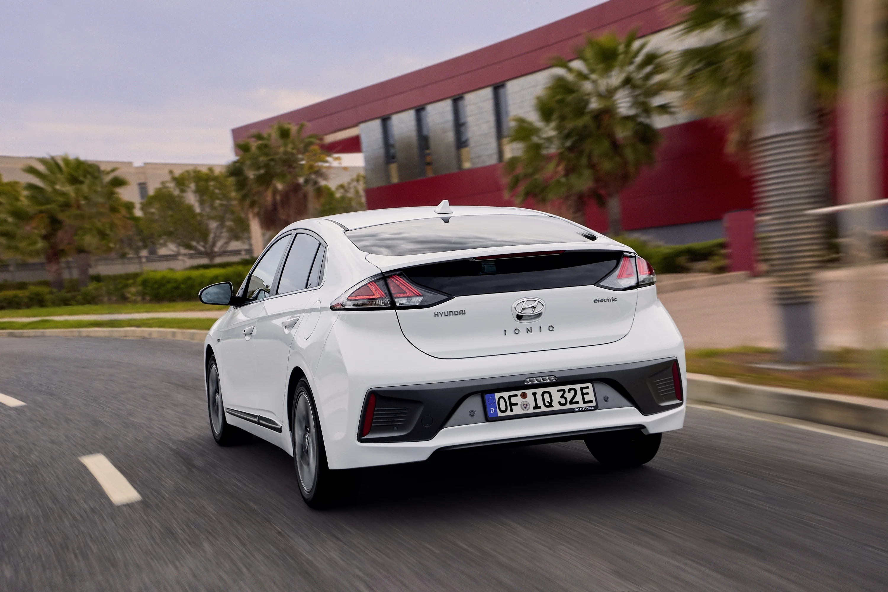 Hyundai IONIQ Electric 28 kWh exterior view