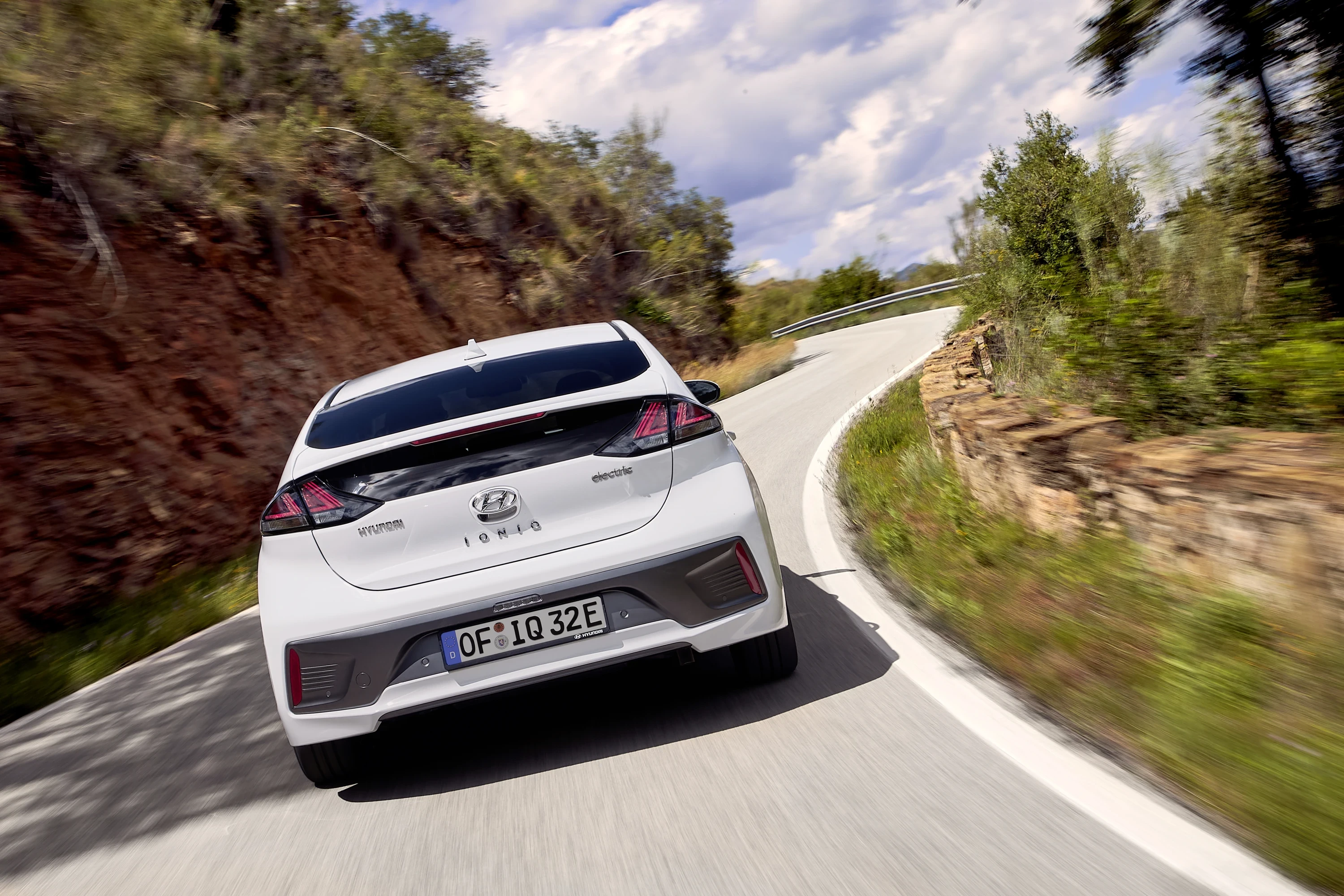 Hyundai IONIQ Electric 28 kWh exterior view