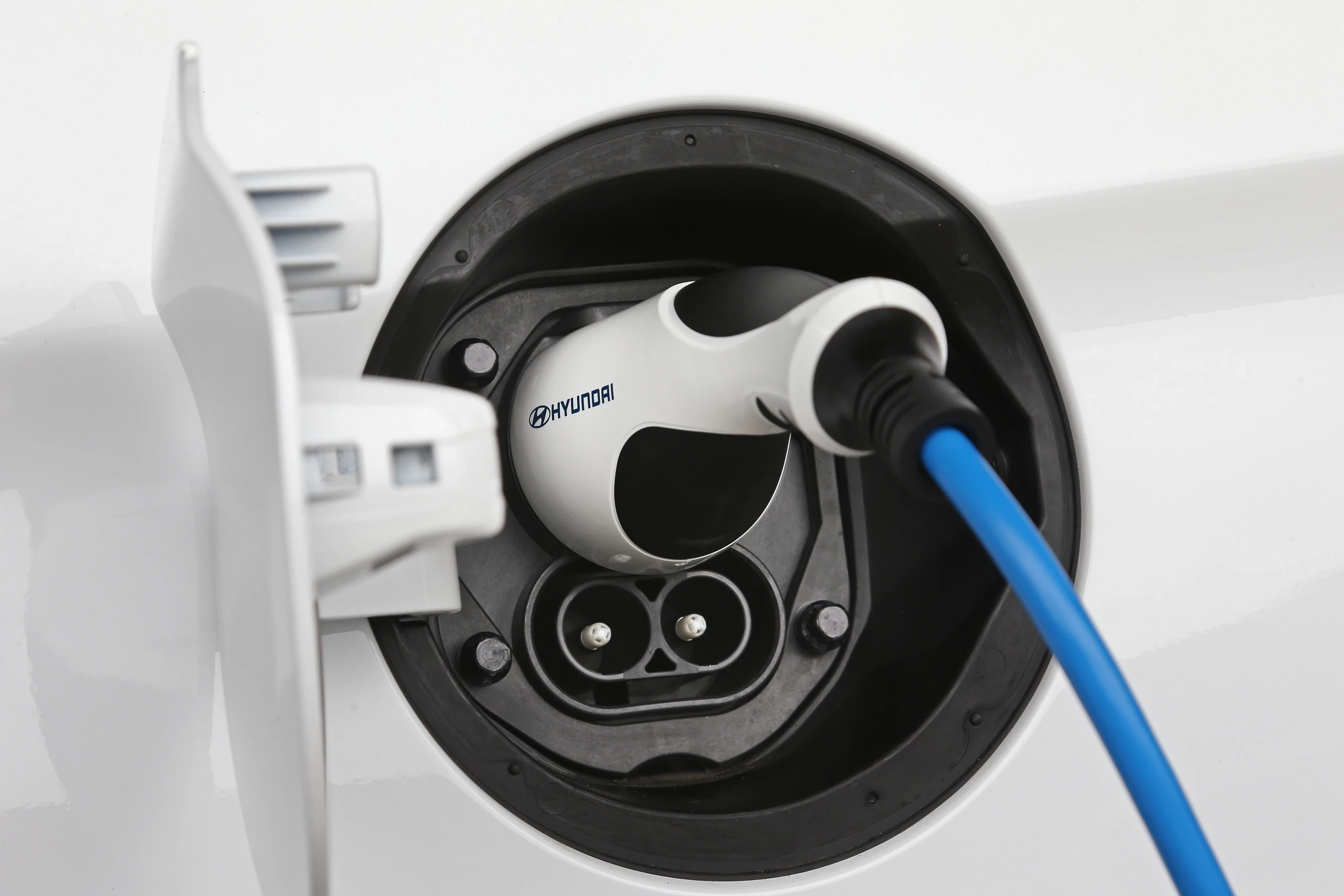 Hyundai IONIQ Electric 28 kWh chargport view
