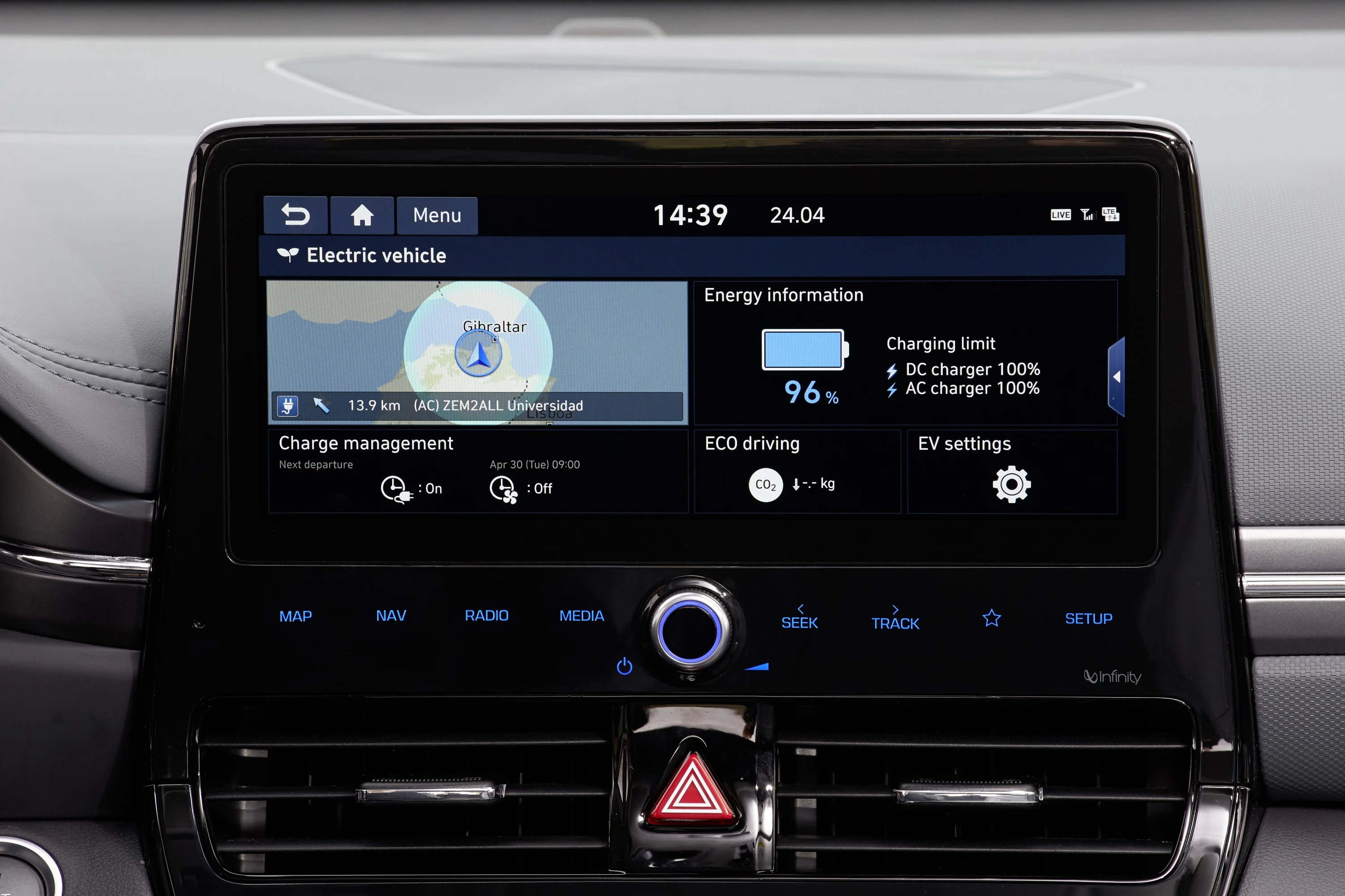 Hyundai IONIQ Electric 28 kWh screens view