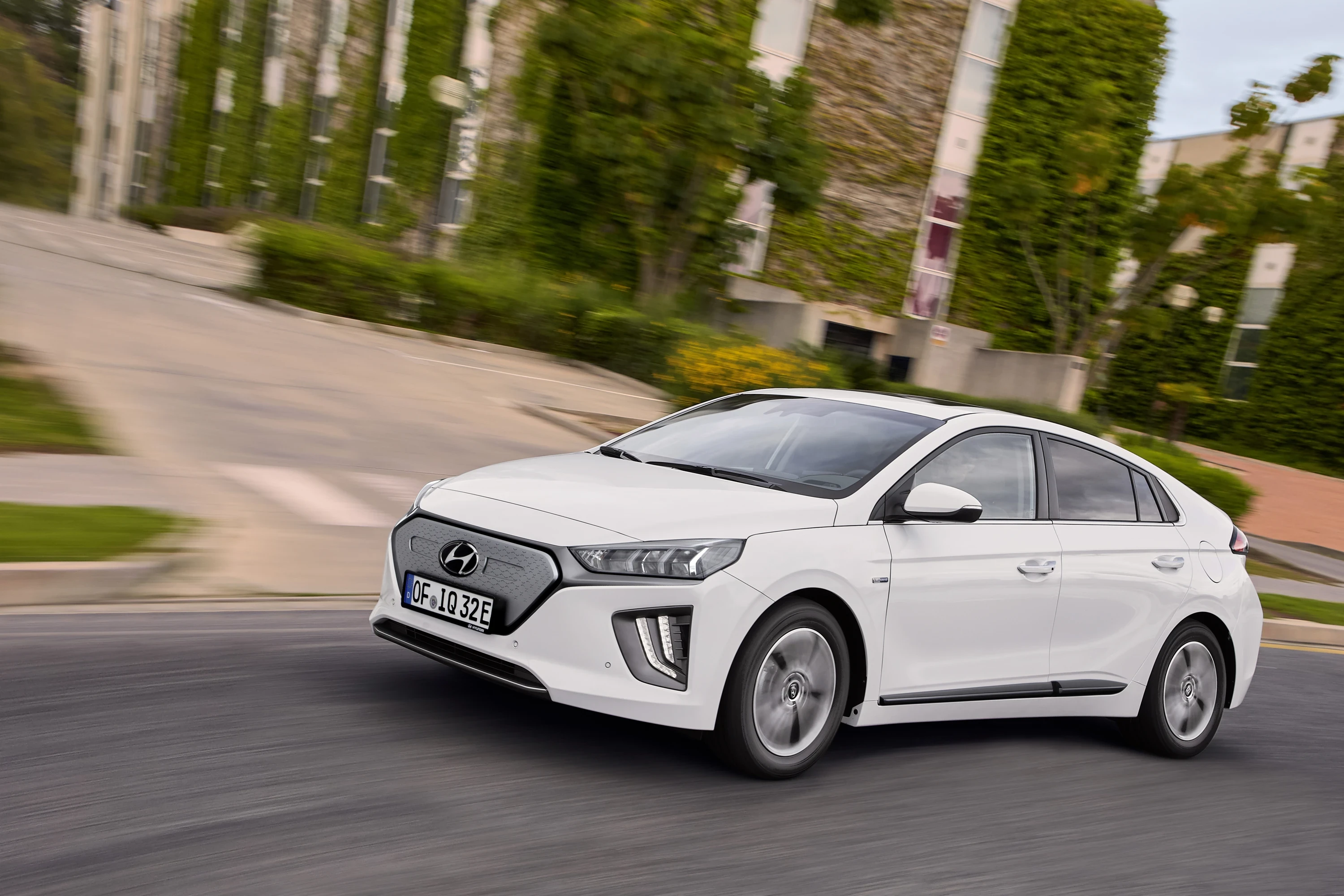 Hyundai IONIQ Electric 28 kWh exterior view