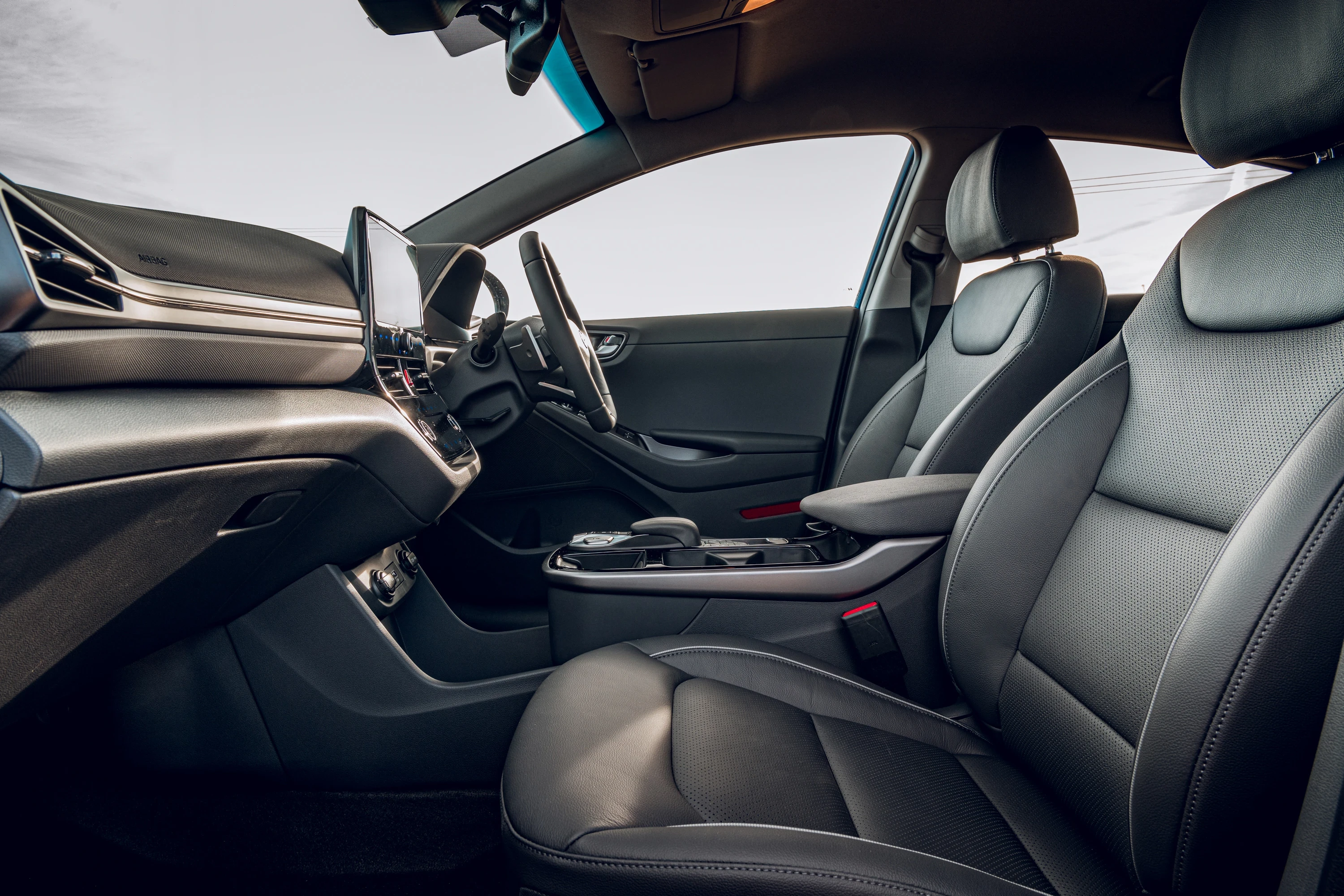 Hyundai IONIQ Electric 38 kWh frontseats view