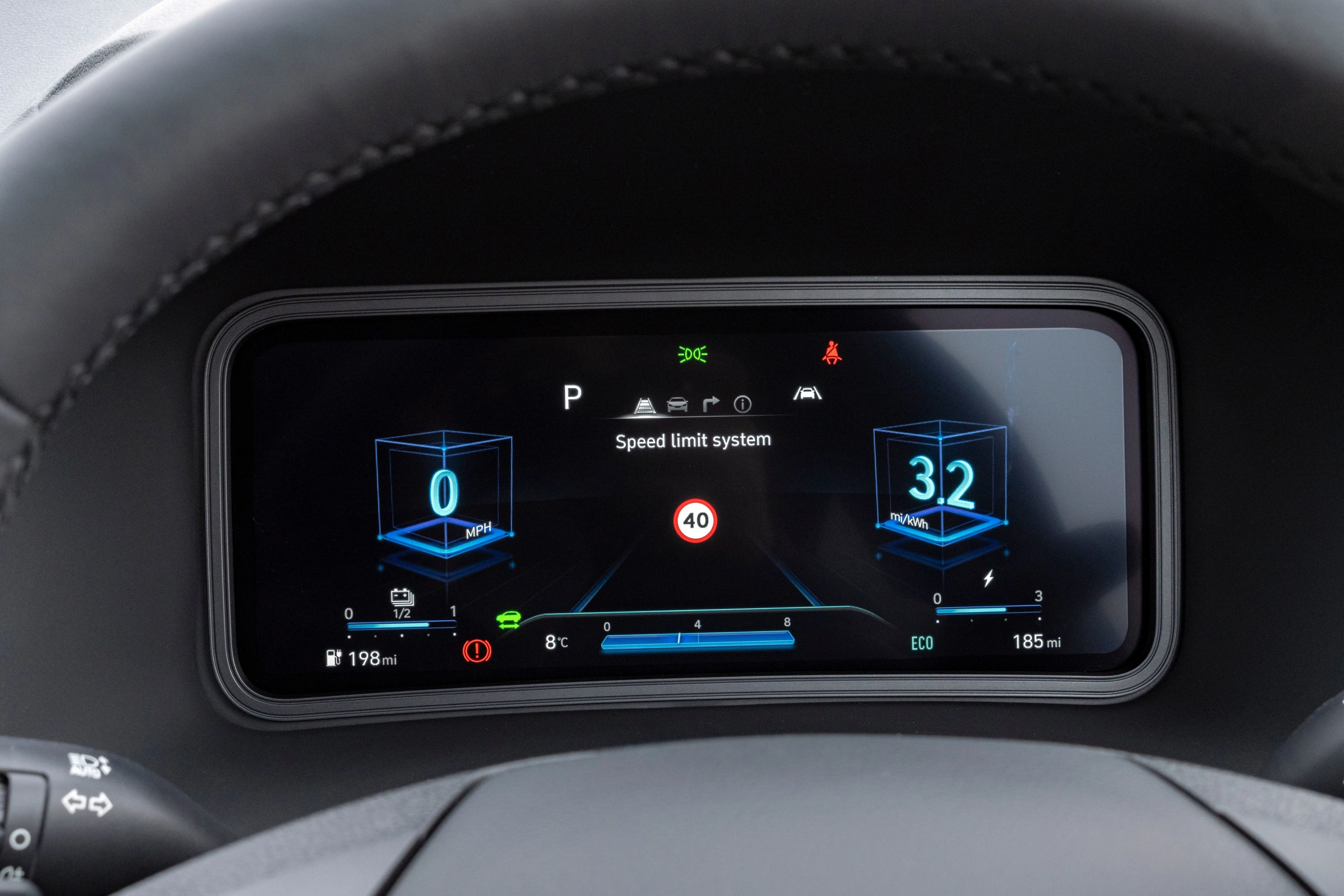 Hyundai Kona Electric 39 kWh screens view