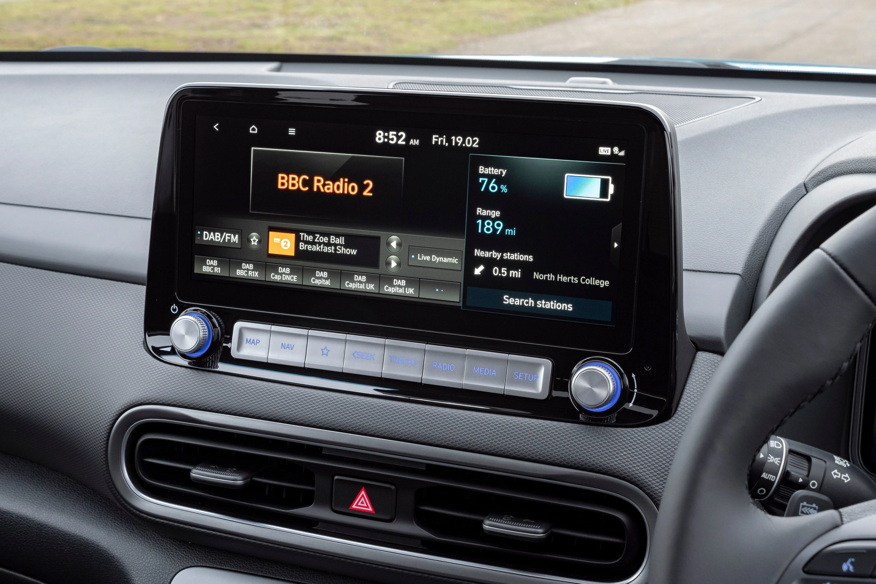 Hyundai Kona Electric 39 kWh screens view