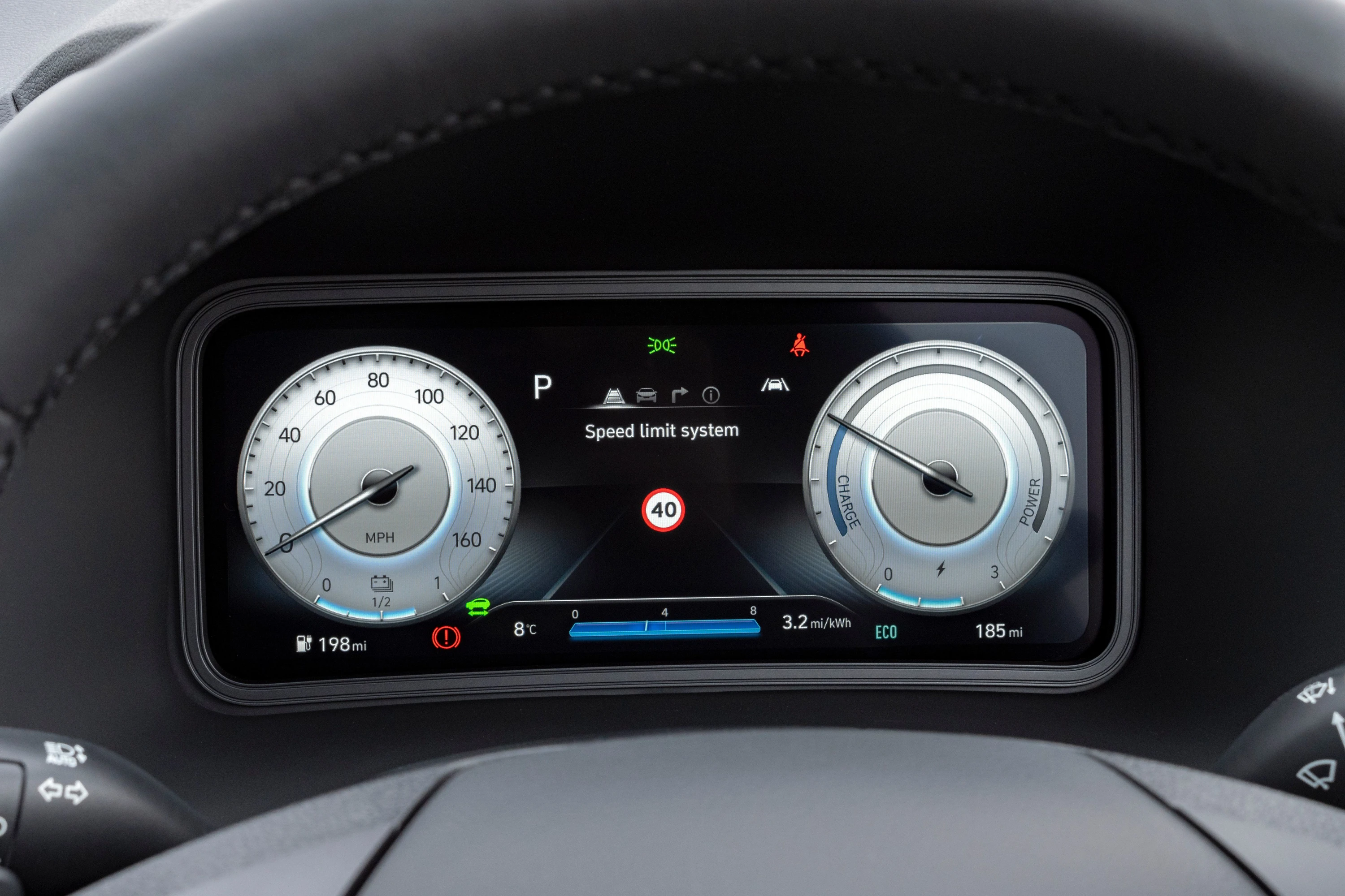 Hyundai Kona Electric 39 kWh screens view