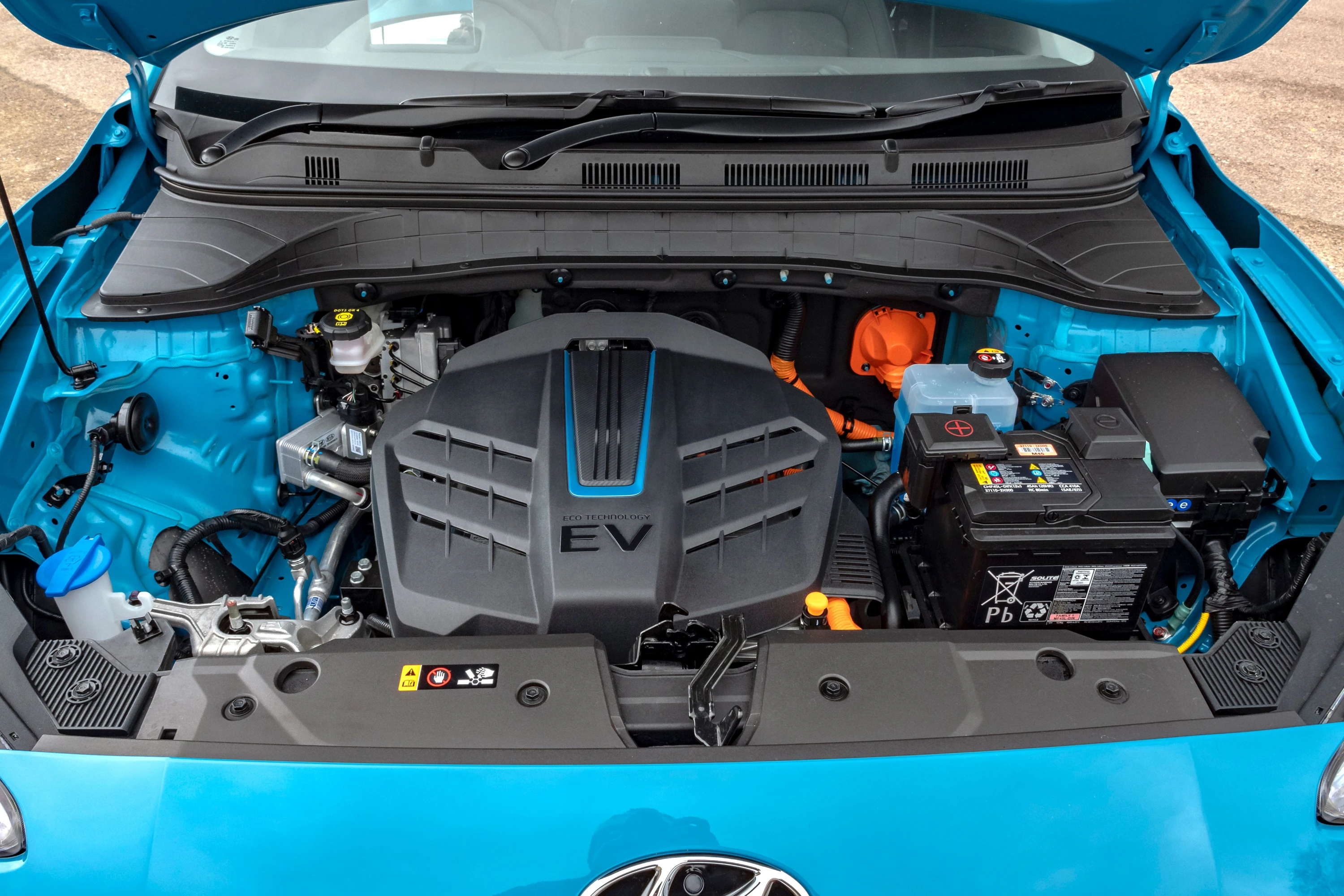 Hyundai Kona Electric 64 kWh technology view