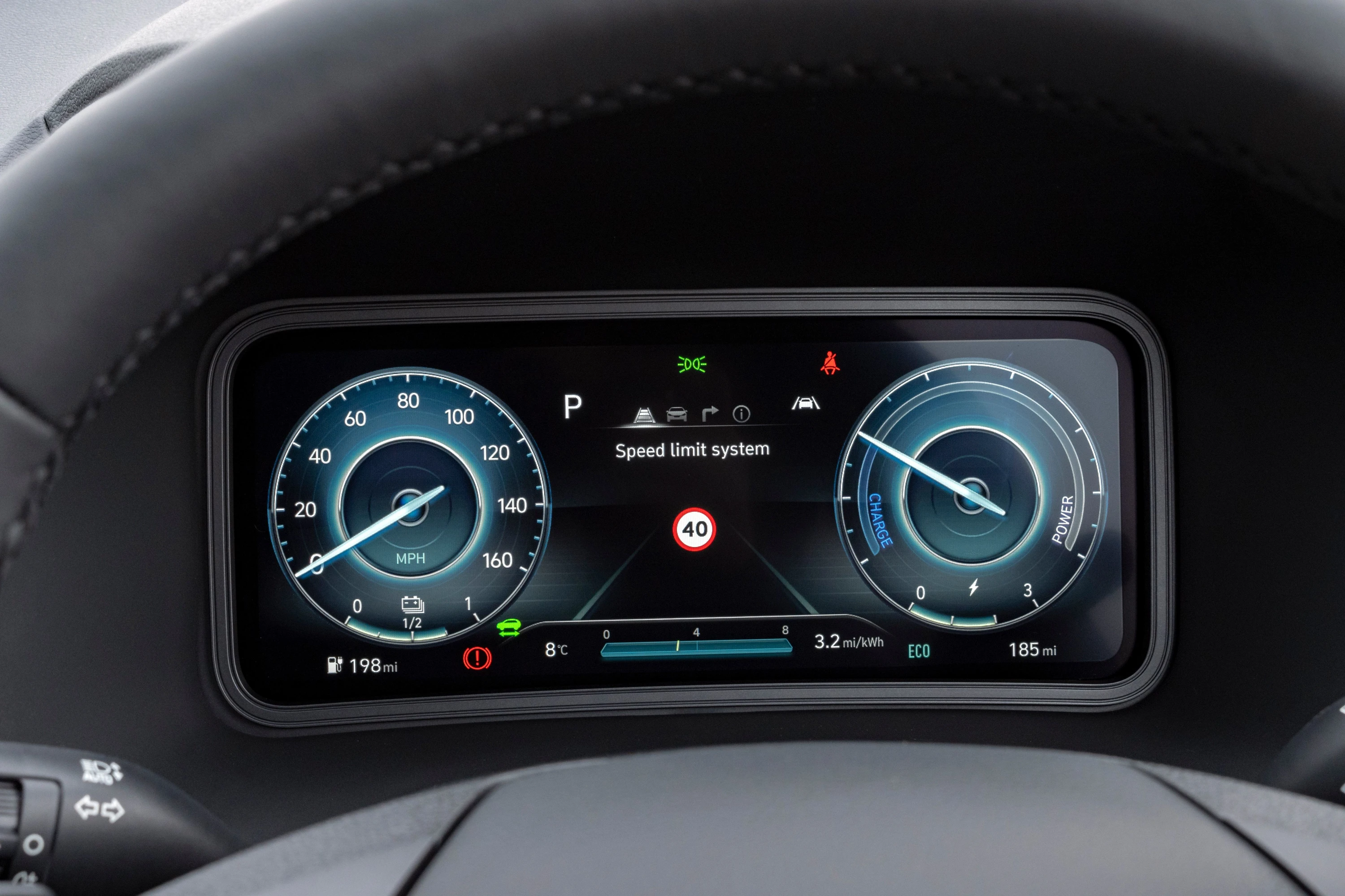 Hyundai Kona Electric 64 kWh screens view
