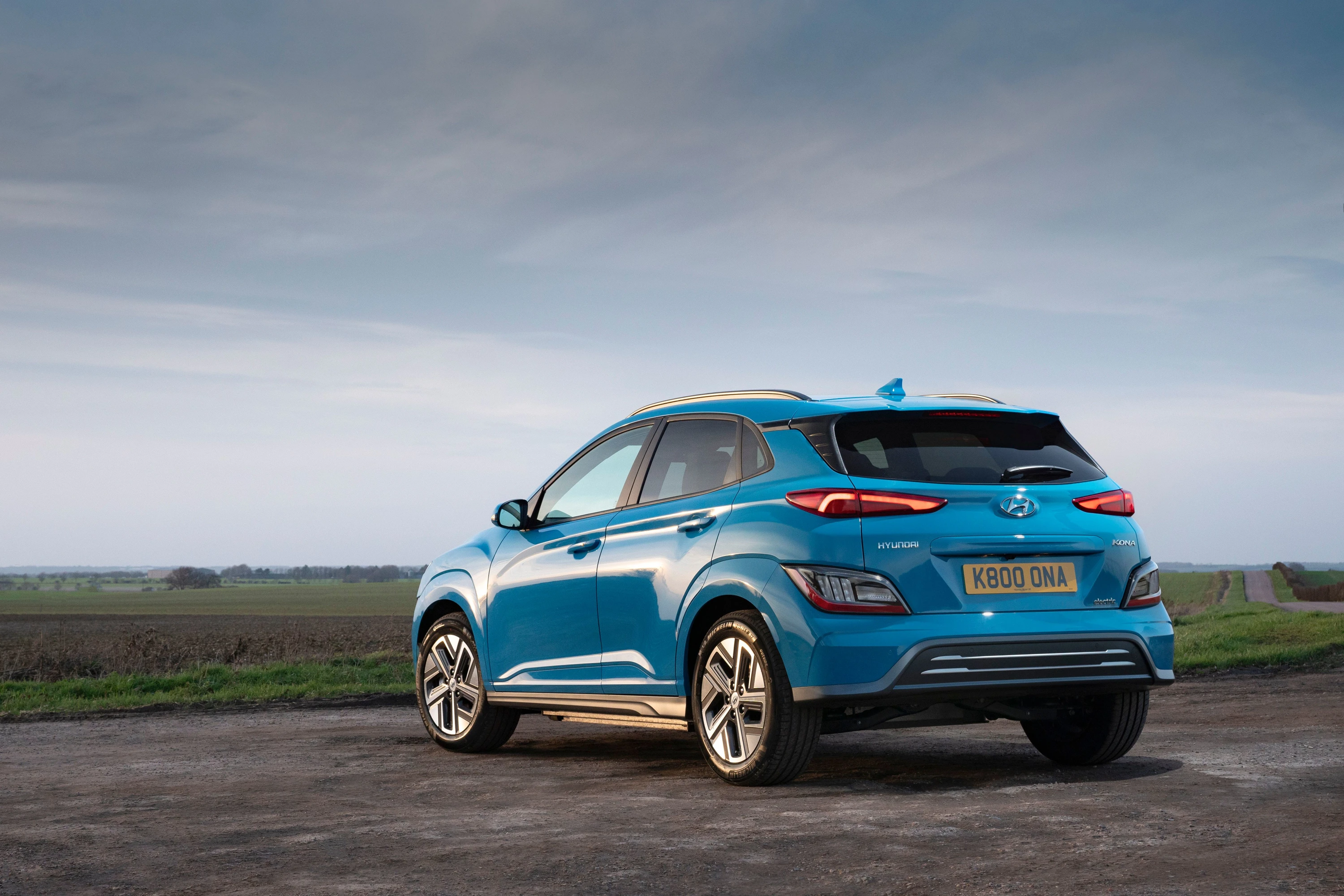 Hyundai Kona Electric 64 kWh exterior view