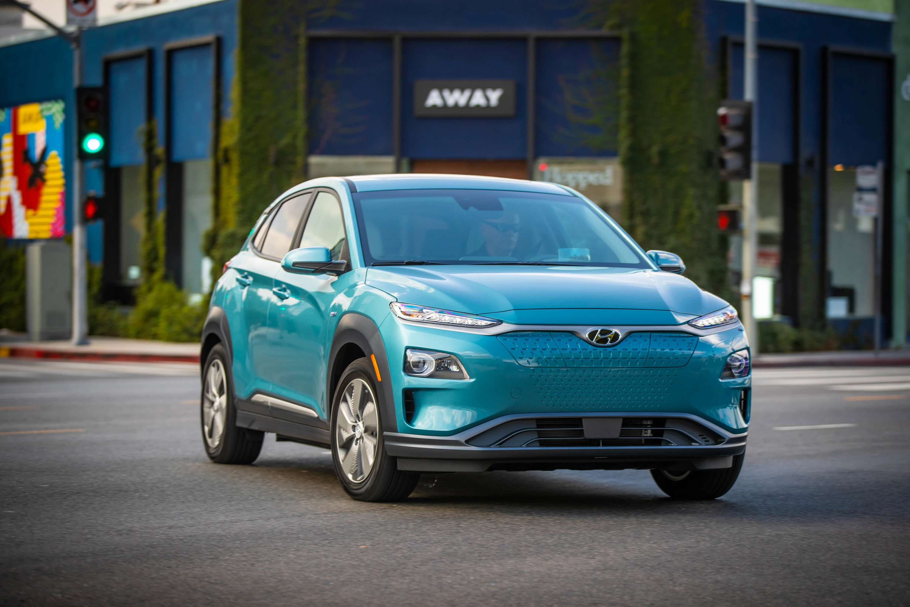 Hyundai Kona Electric 64 kWh exterior view