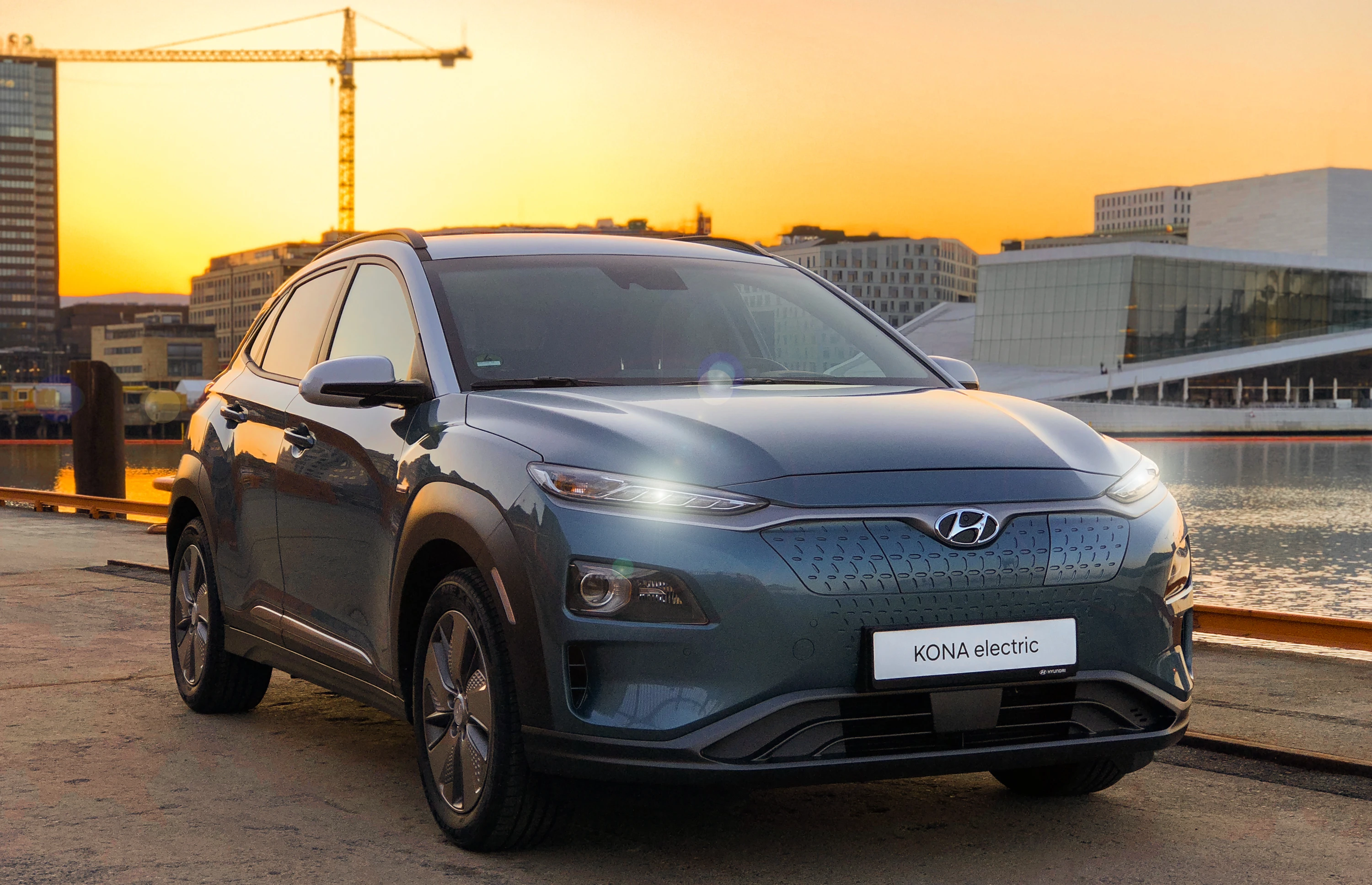 Hyundai Kona Electric 64 kWh exterior view