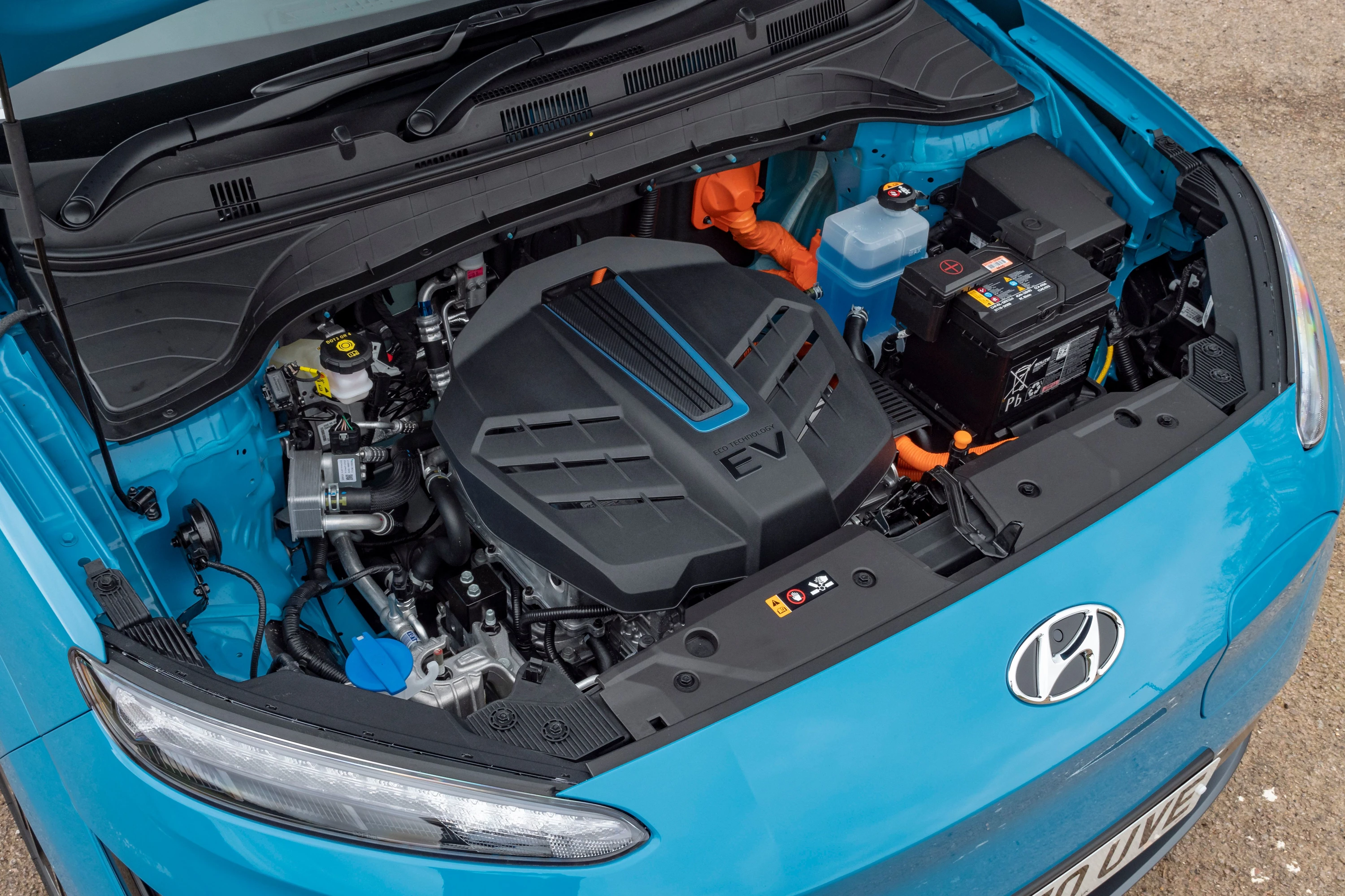 Hyundai Kona Electric 64 kWh technology view