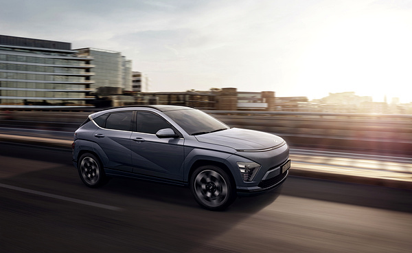 Hyundai Kona Long Range exterior view