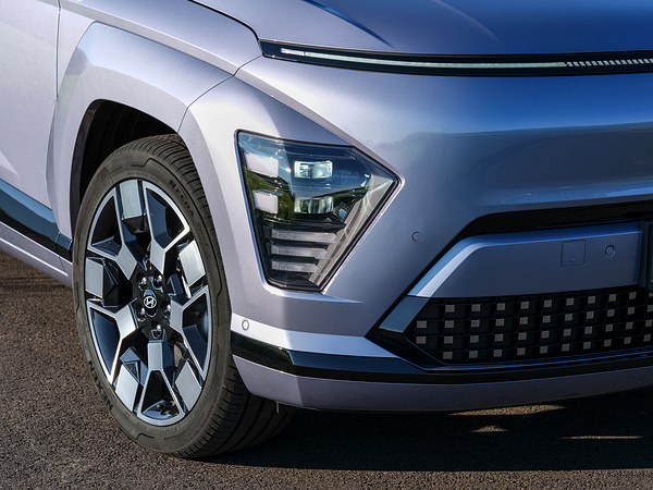 Hyundai Kona Long Range headlights view