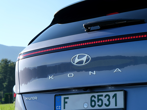Hyundai Kona Long Range rearlights view