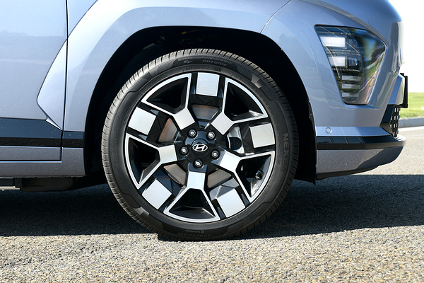 Hyundai Kona Long Range wheels view