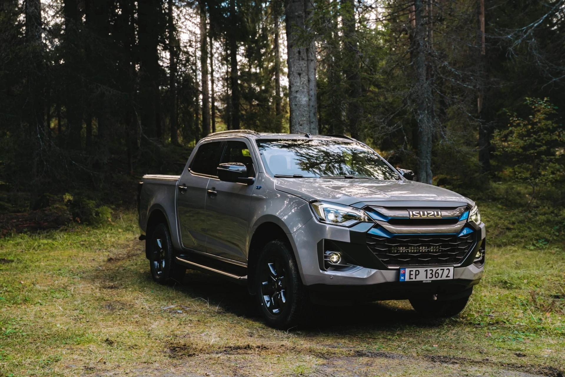 Isuzu D-Max EV Extended Cab exterior view