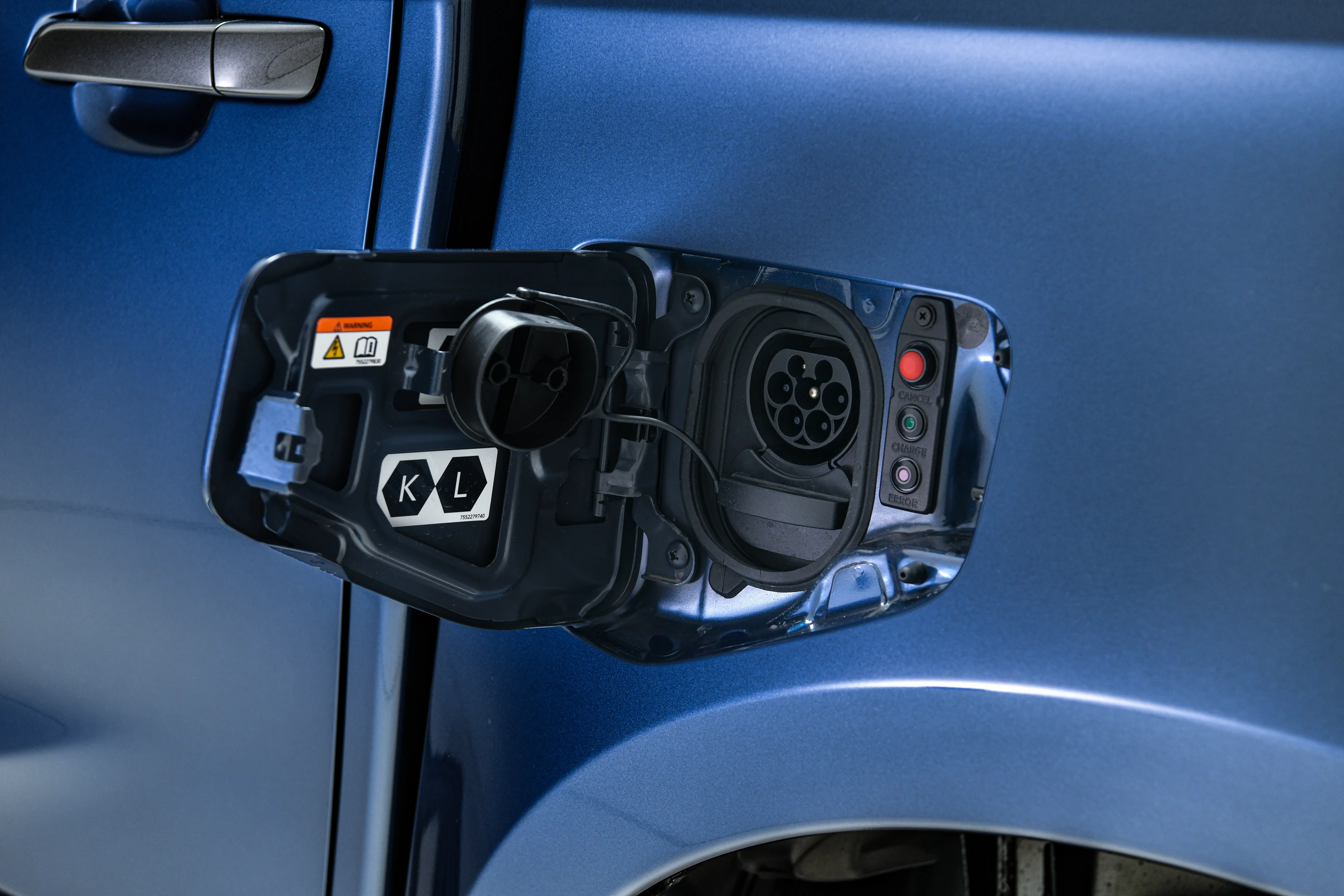 Isuzu D-Max EV Extended Cab chargport view