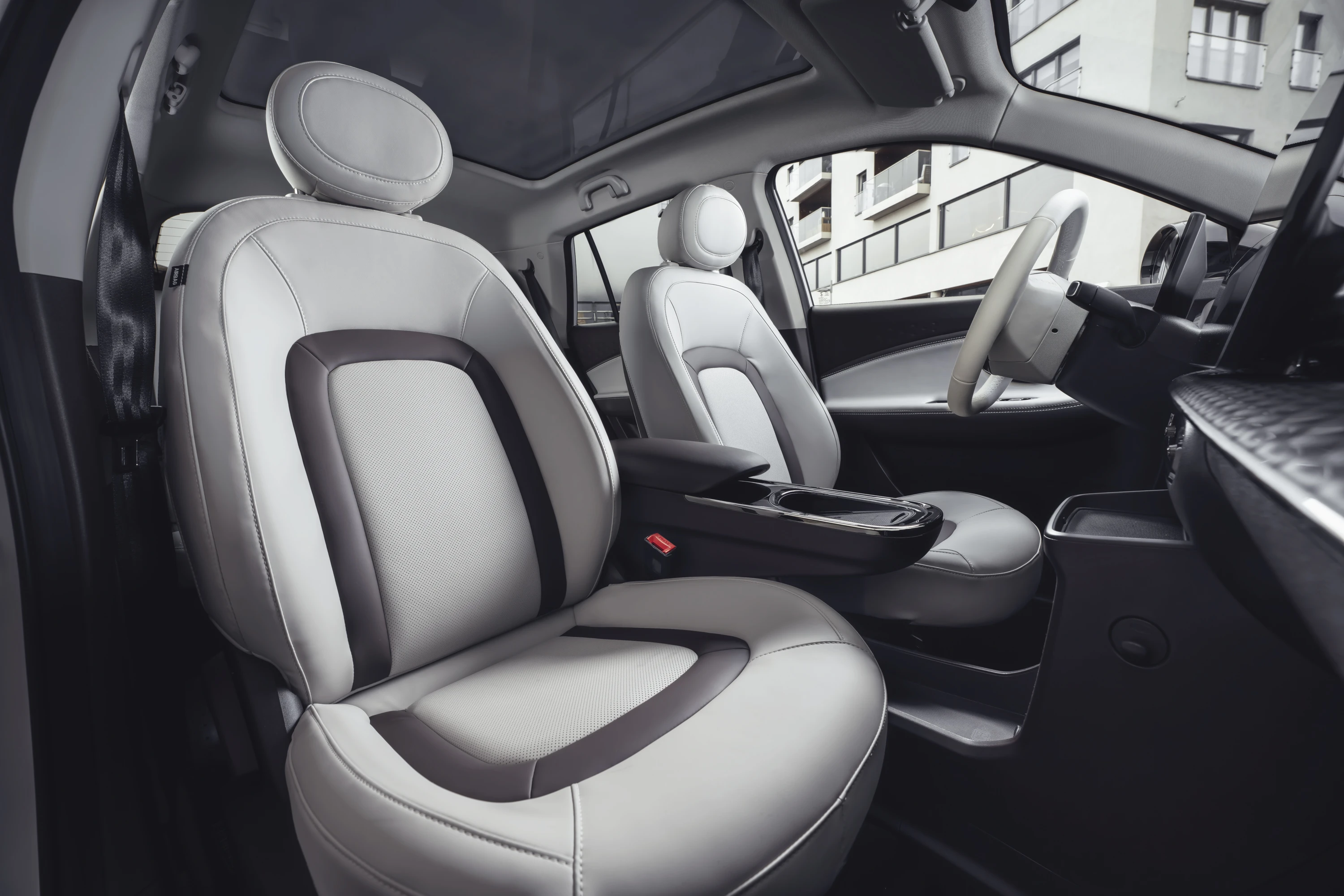 JAC E30X 41 kWh frontseats view