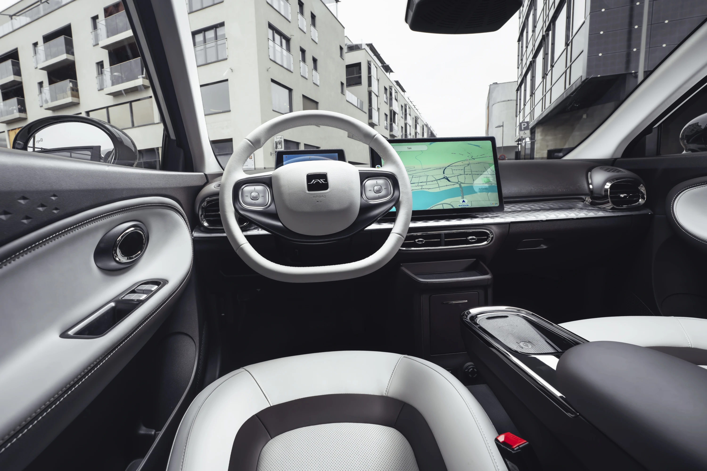 JAC E30X 41 kWh screens view