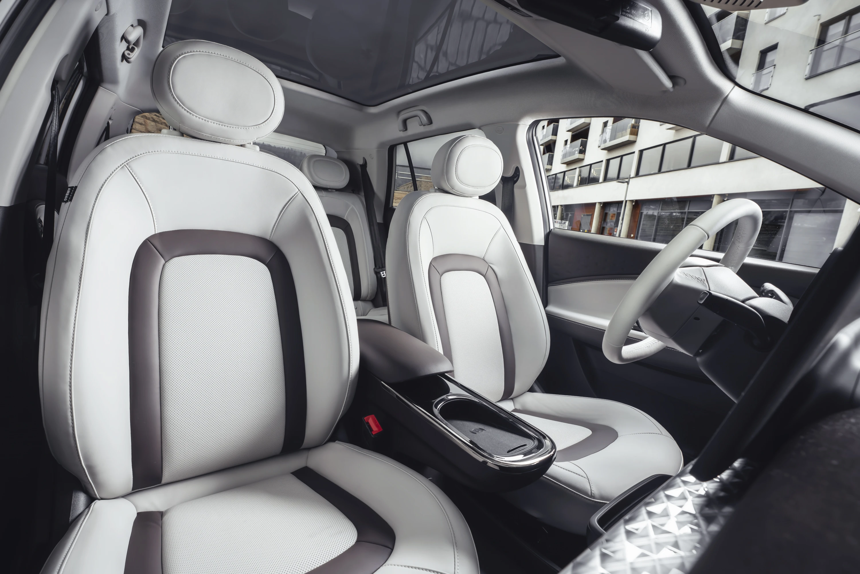 JAC E30X 51.5 kWh frontseats view